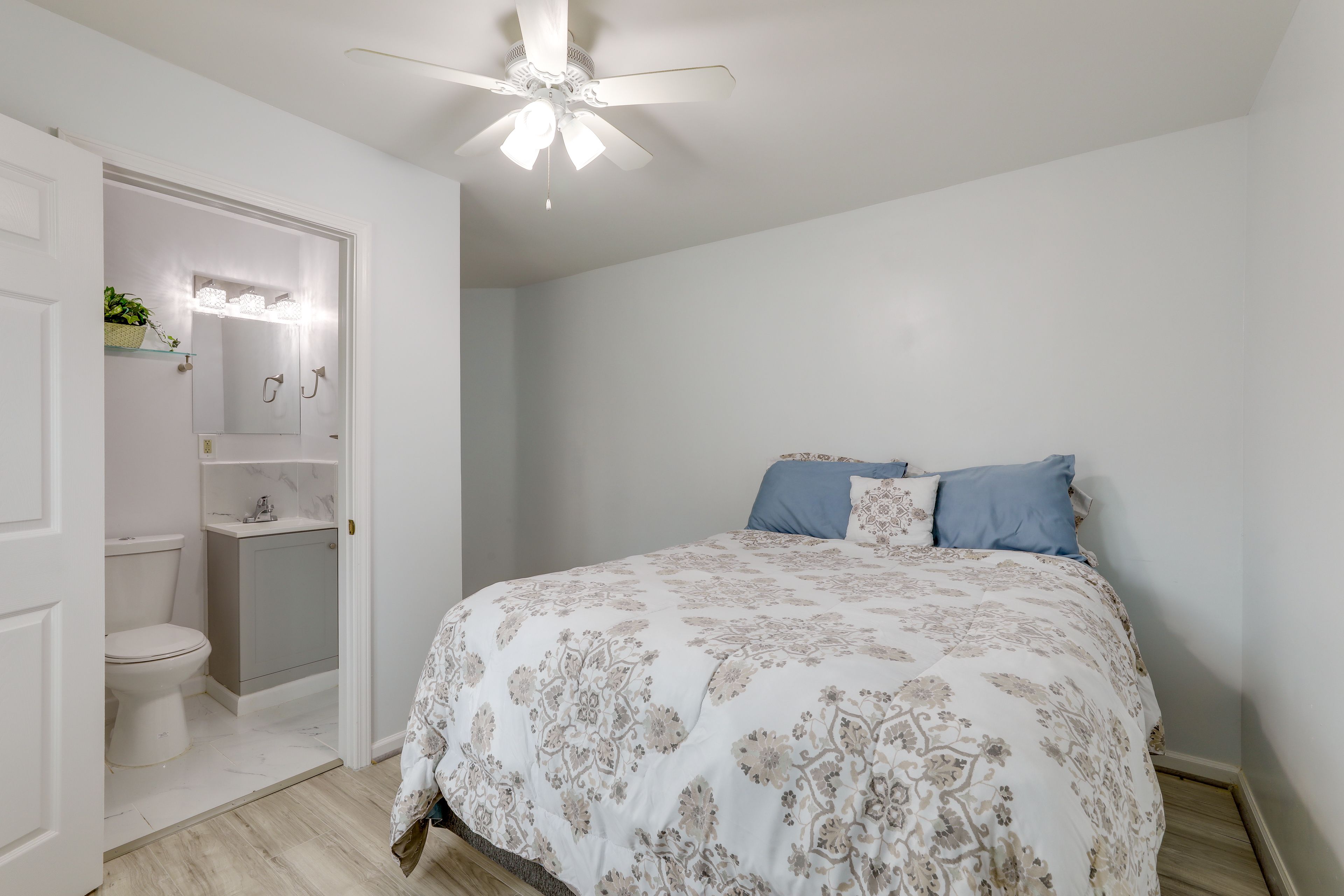 Bedroom 1 | Queen Bed | 1st Floor | Linens Provided