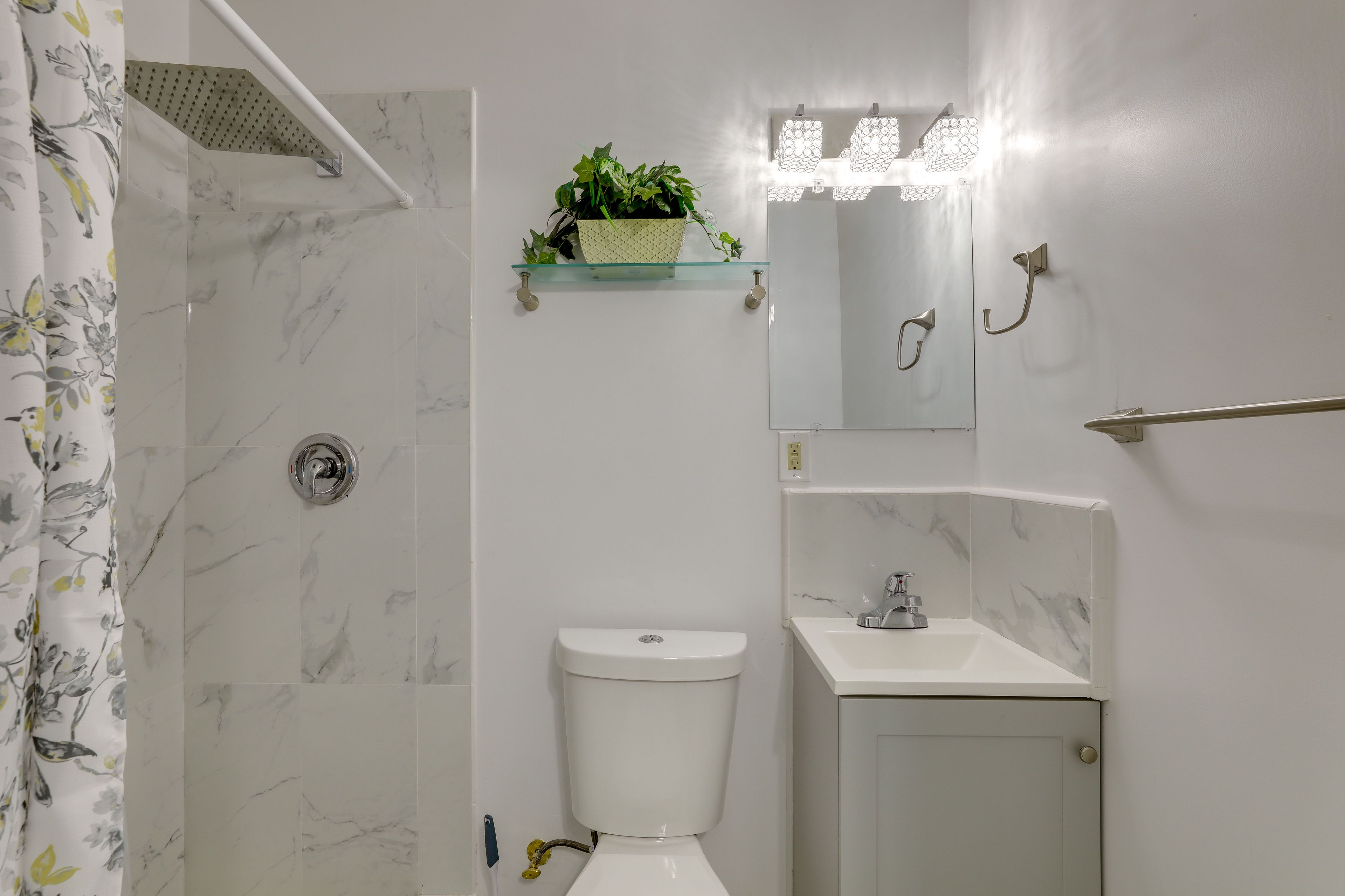 En-Suite Bathroom | Towels Provided