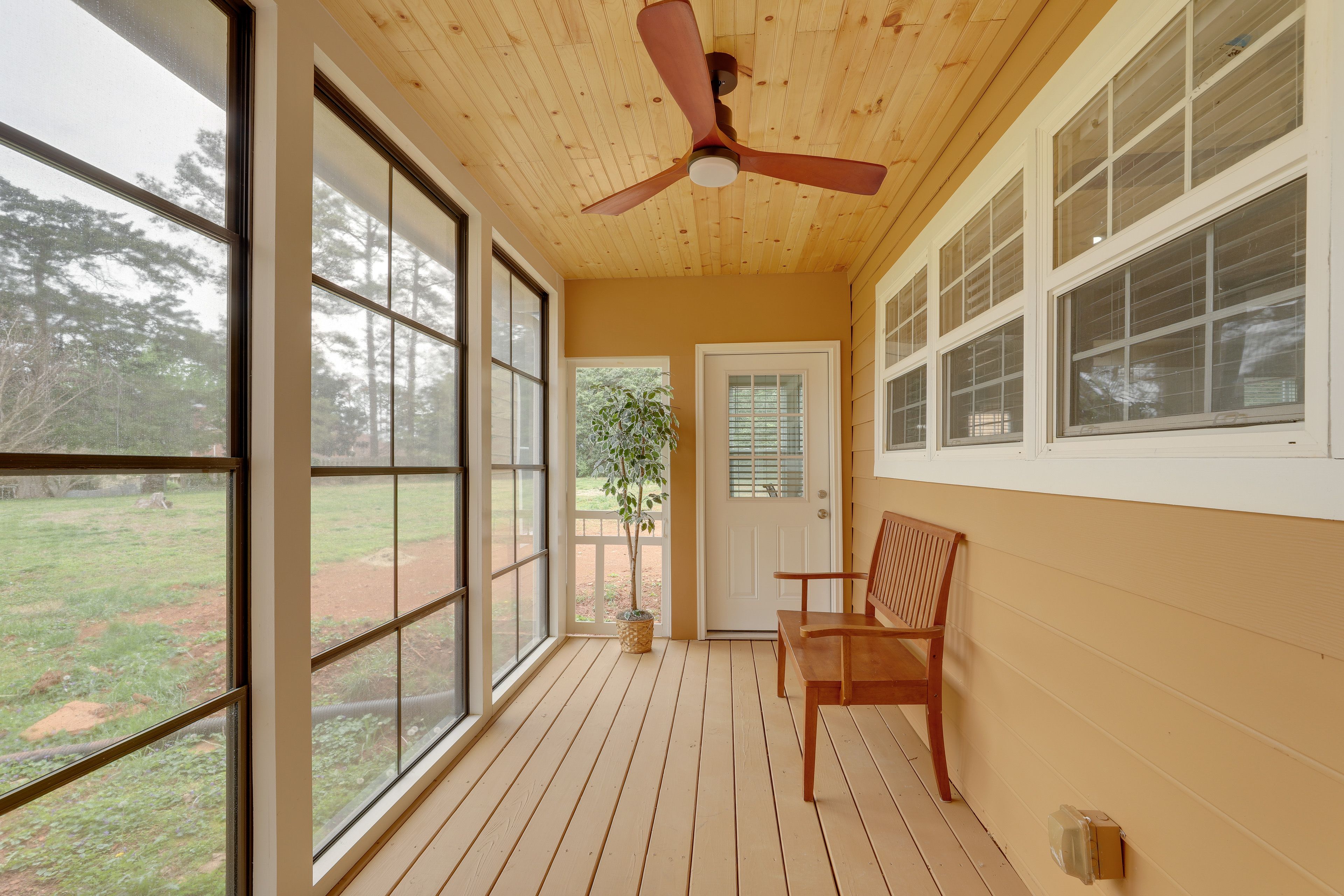 Sunroom | Deck | Charcoal Grill | Fire Pit (BYOW)