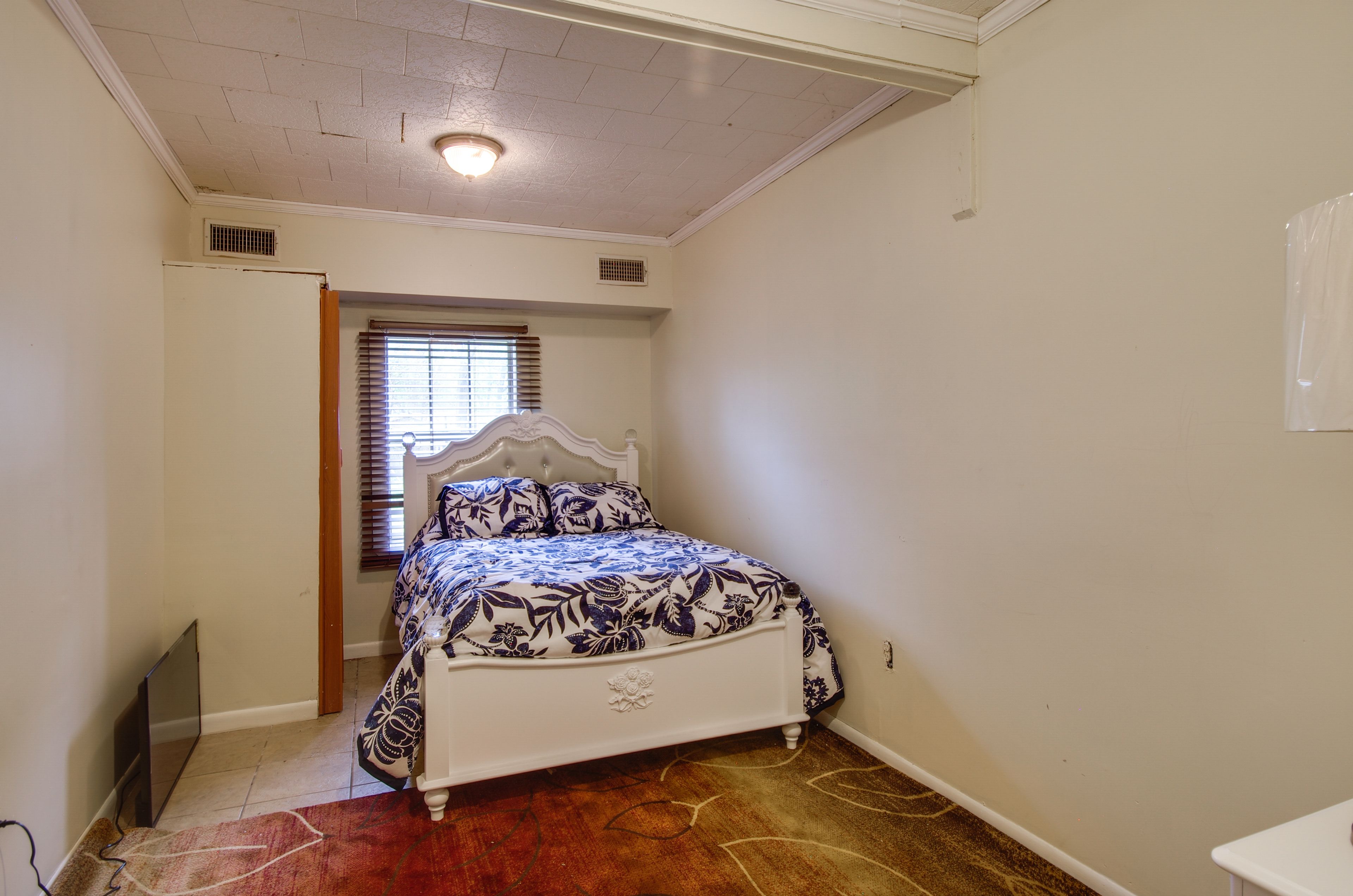 Bedroom 2 | Full Bed | TV