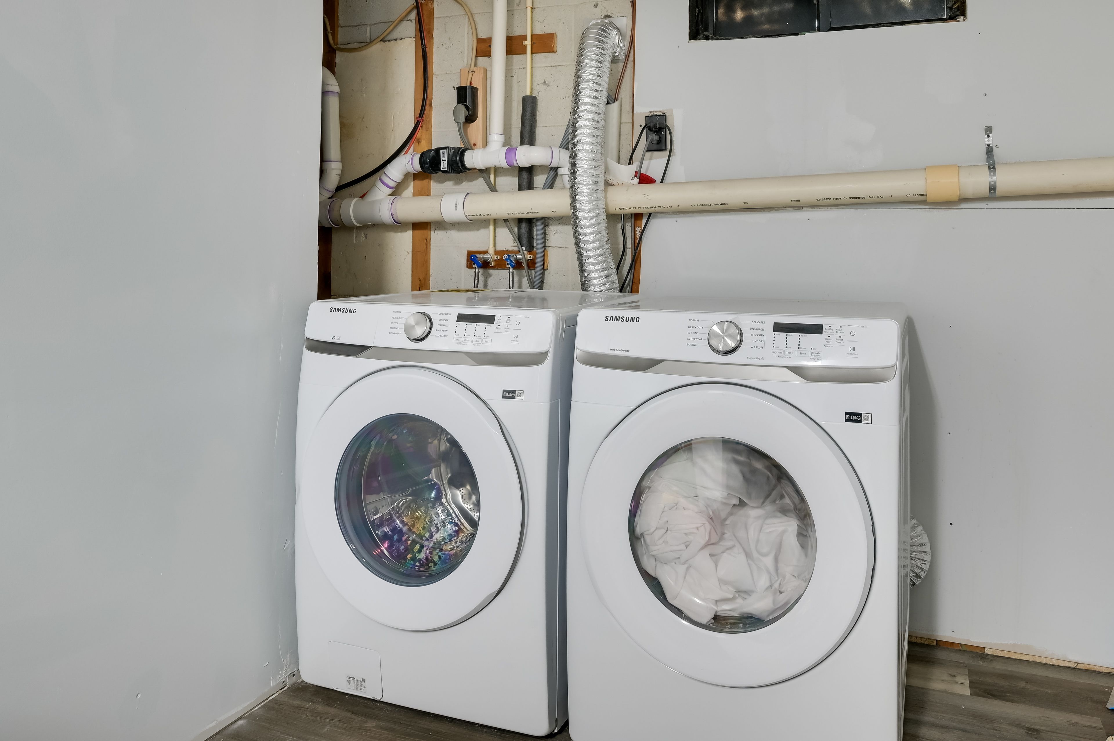Laundry | Iron/Board