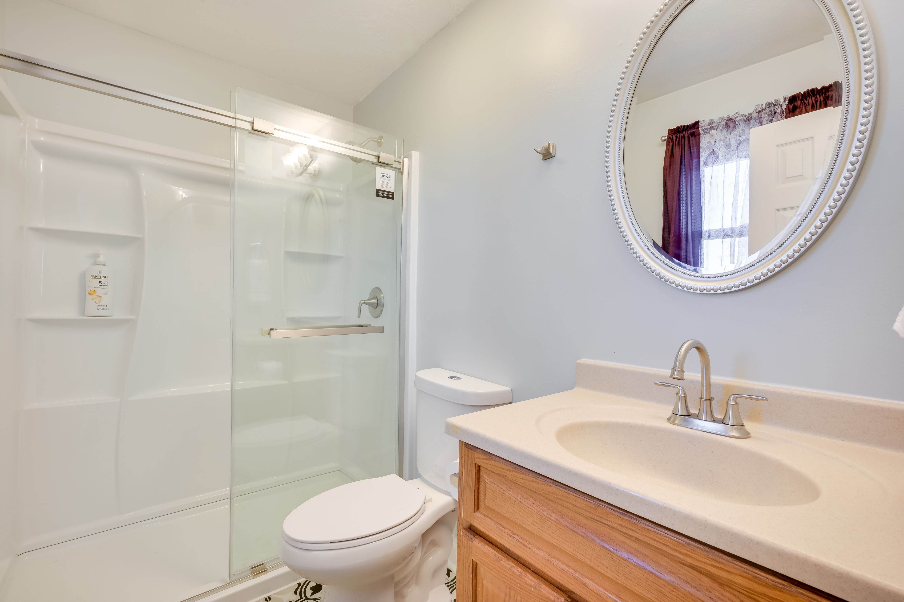 Full Bathroom | Complimentary Toiletries | 1st Floor
