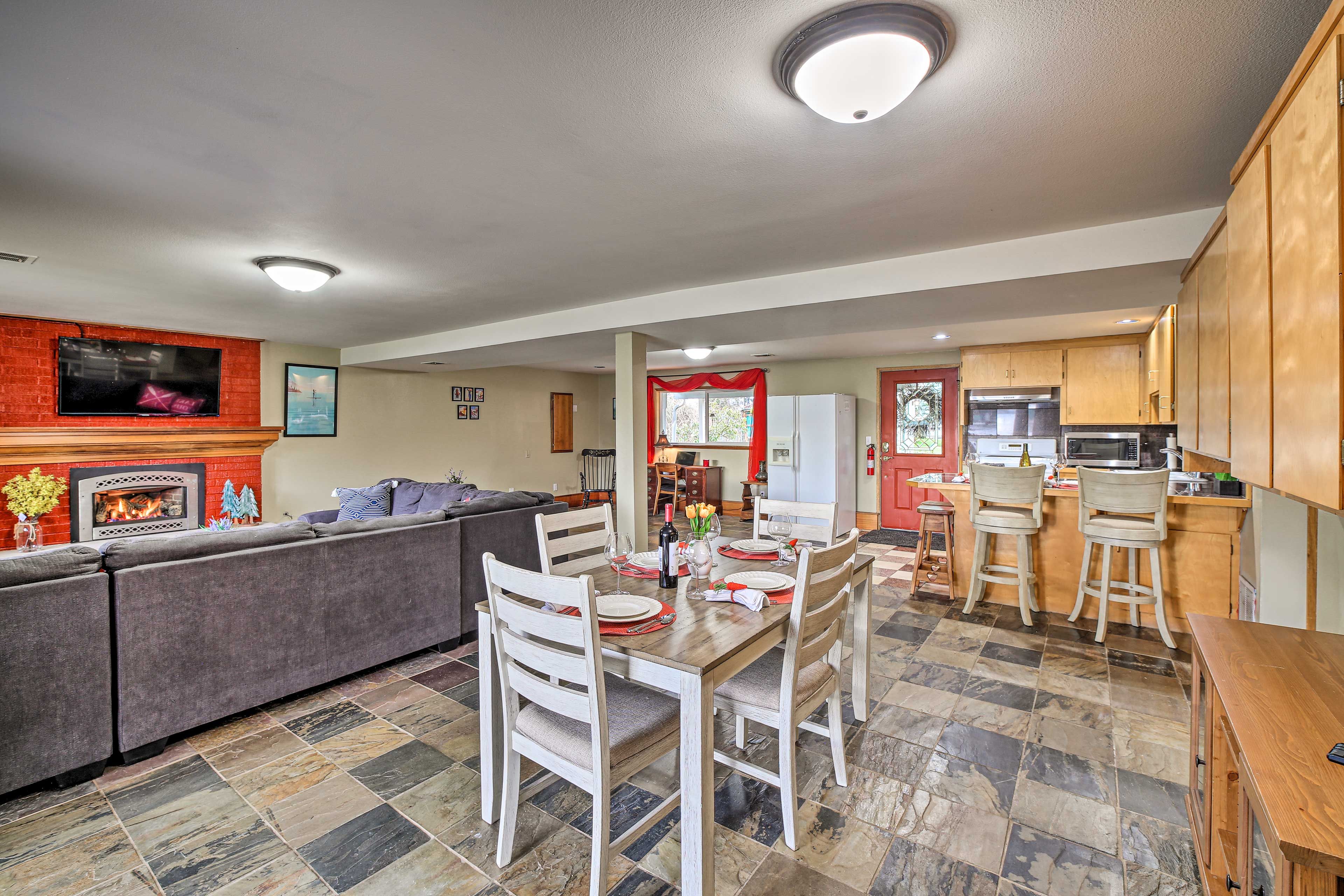 Dining Area | Central Heat