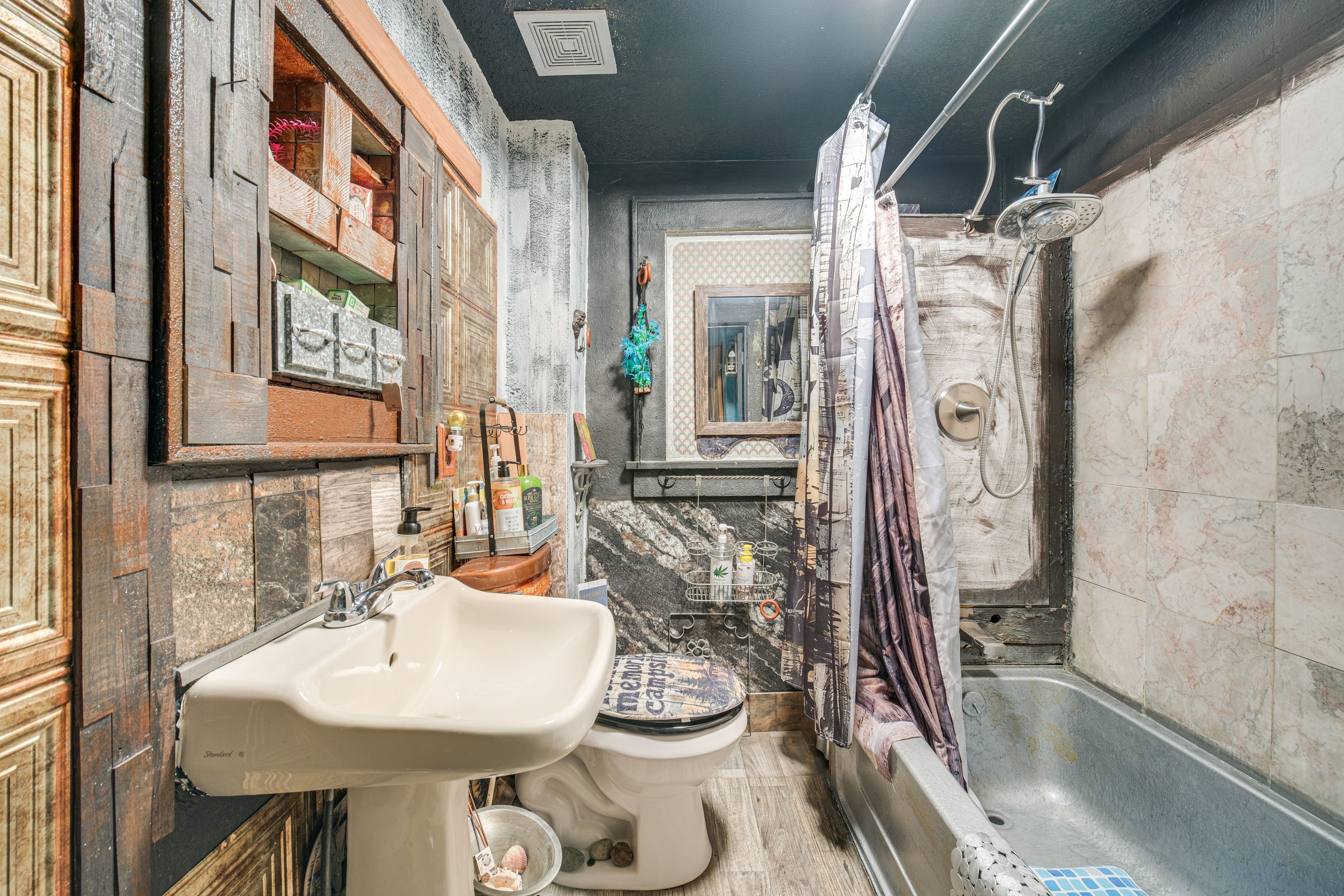 Bathroom | Towels Provided