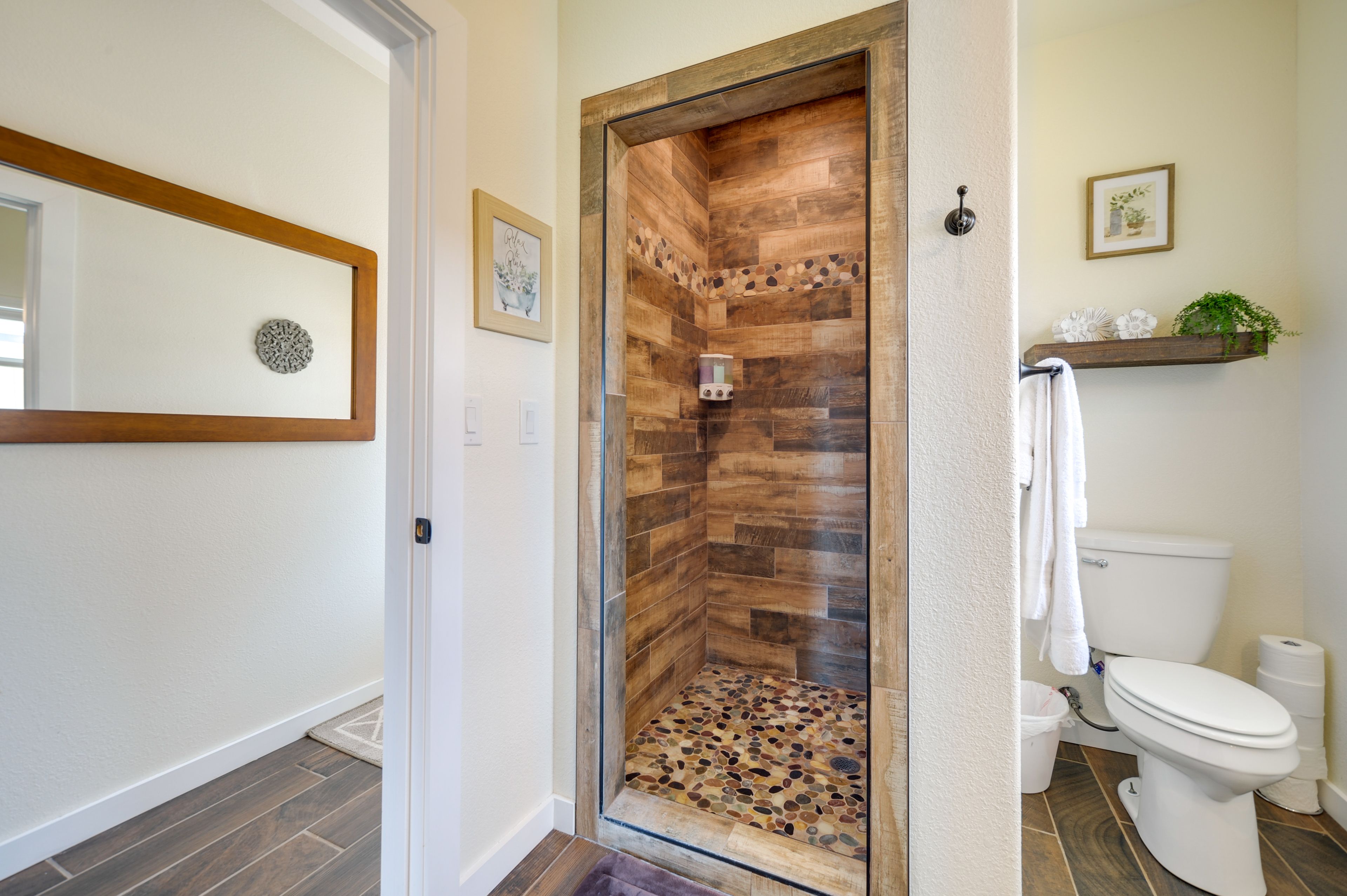 Full Bathroom | Complimentary Toiletries | Hair Dryer