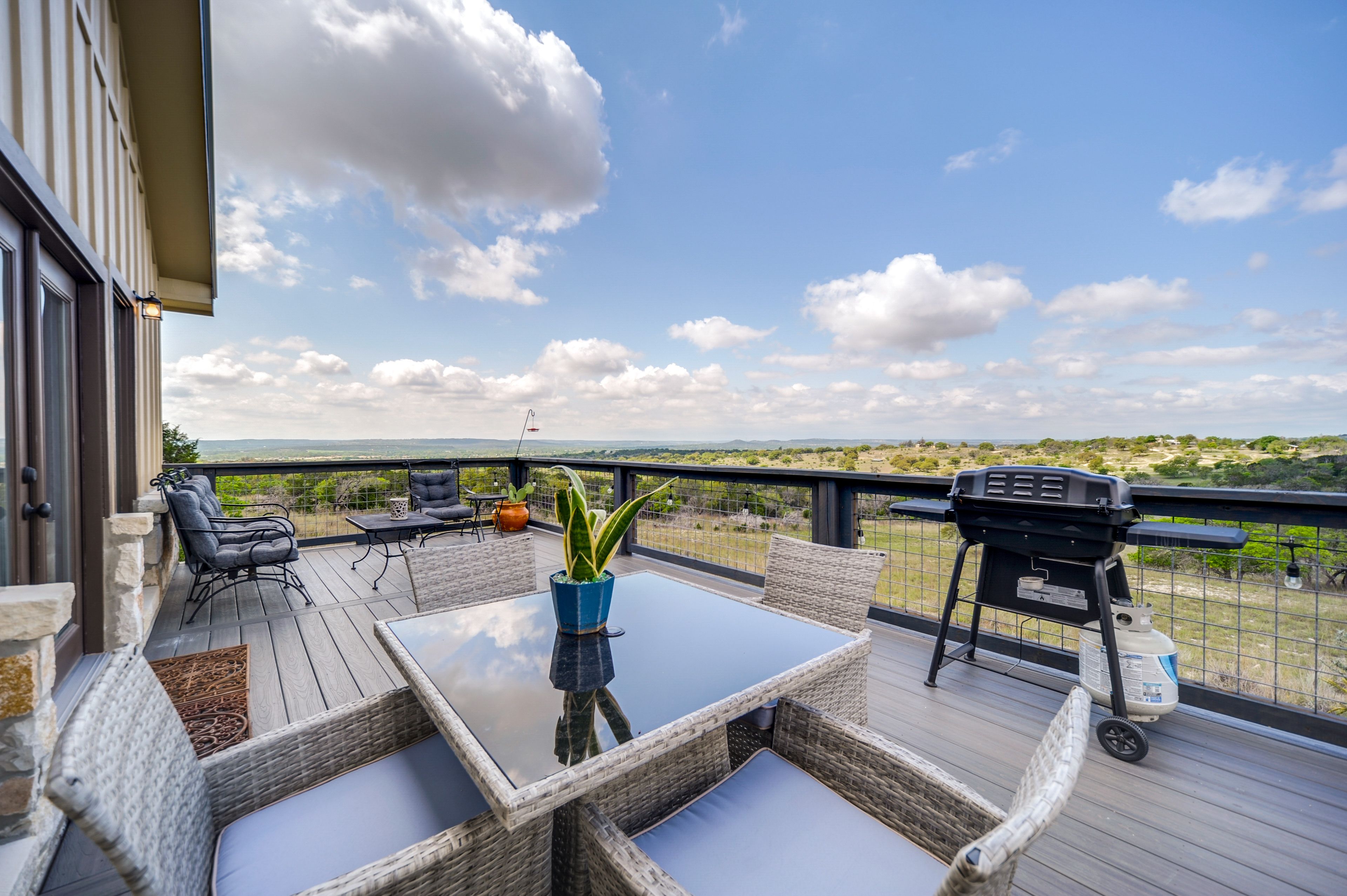 Center Point Vacation Rental | 1BR | 1BA | 700 Sq Ft | Step-Free Access