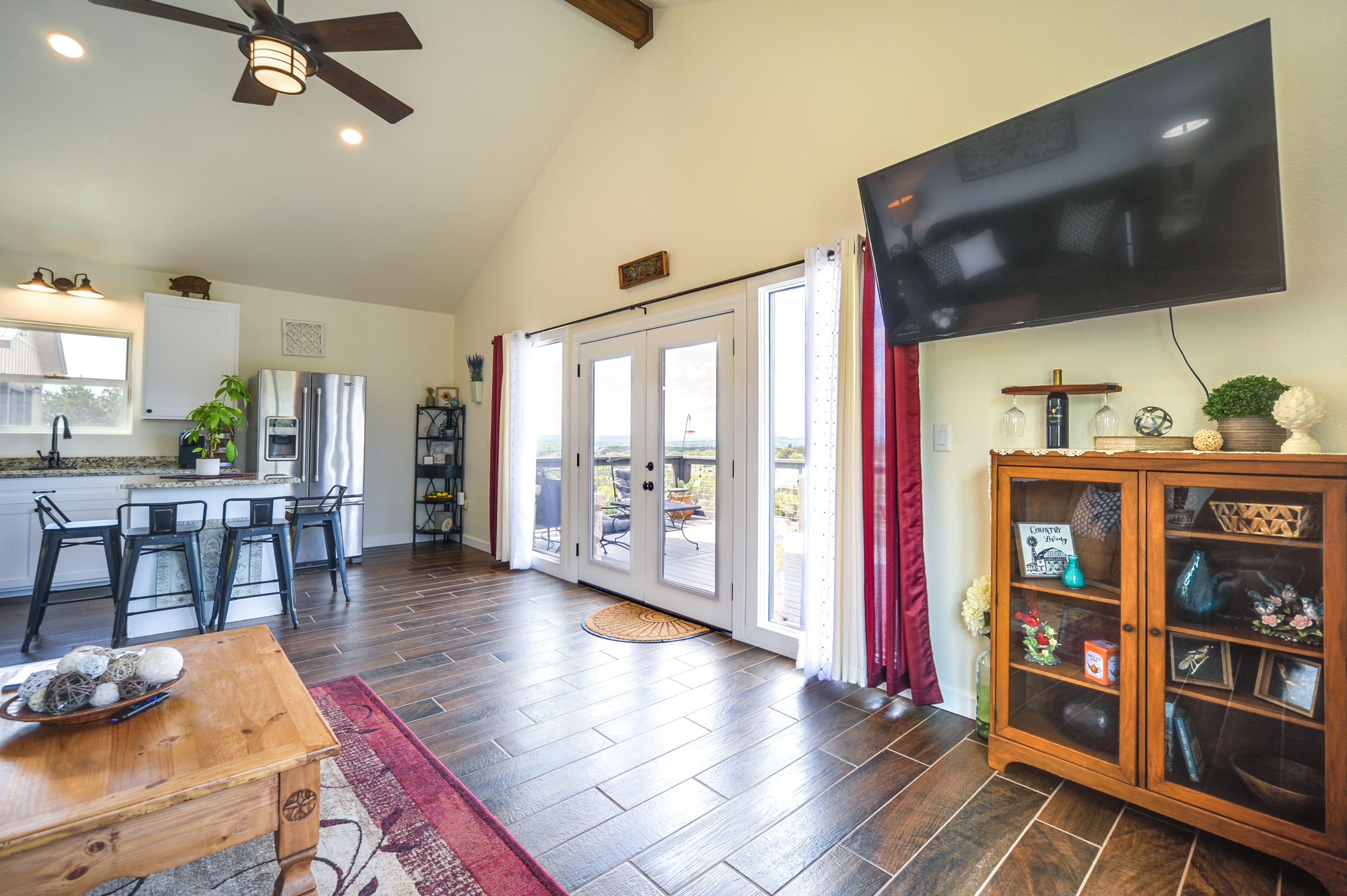 Living Room | Smart TV | Board Games & Books