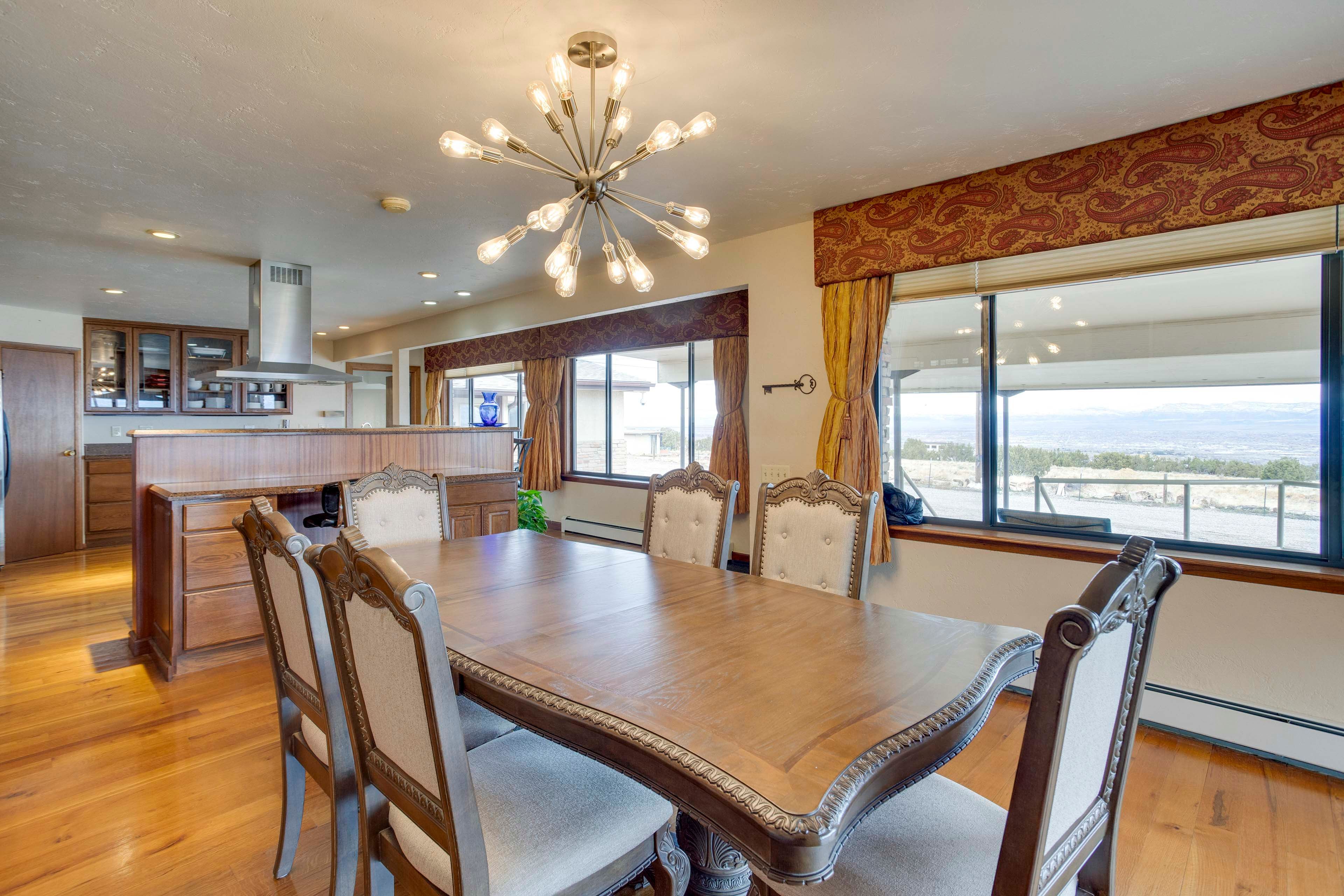 Dining Area | Dishware & Flatware Provided