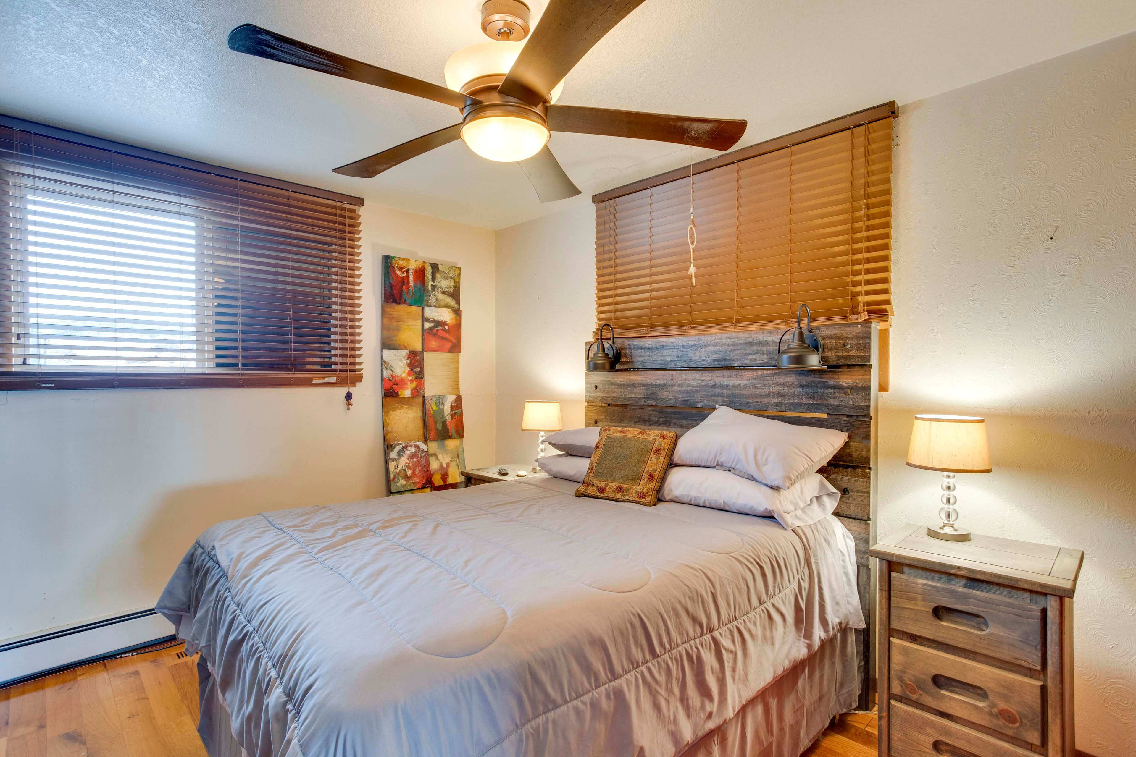 Bedroom 2 | Queen Bed