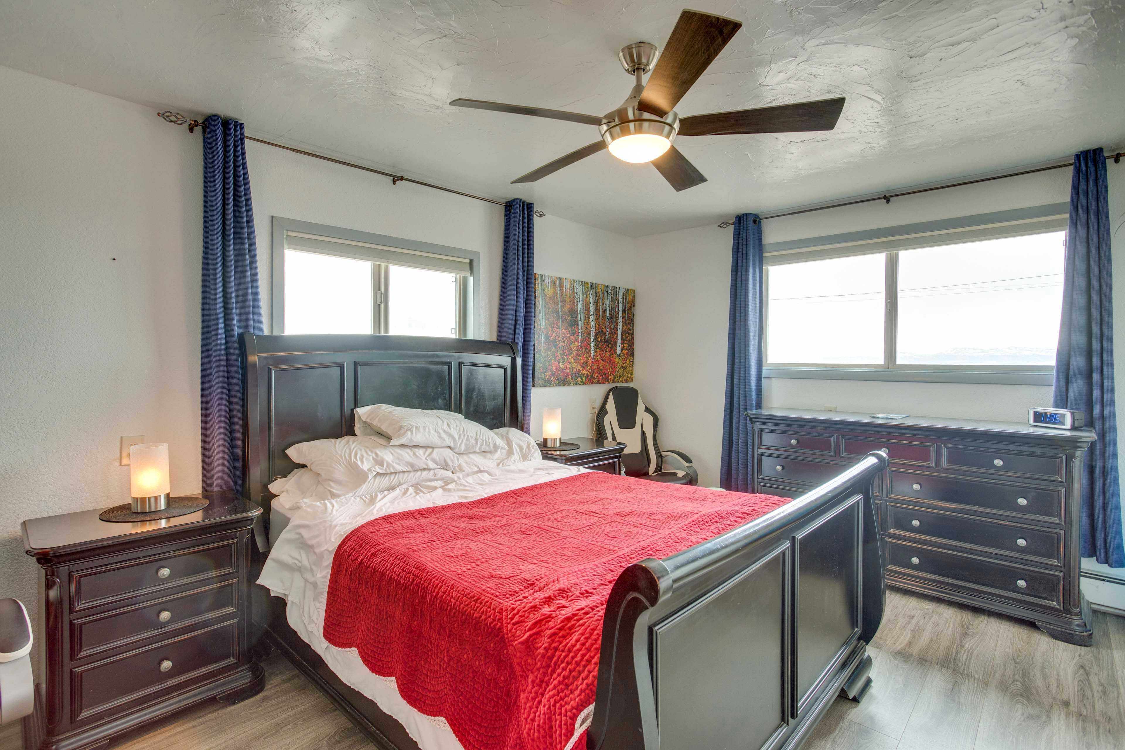 Bedroom 3 (Mother-in-Law Suite) | Queen Bed