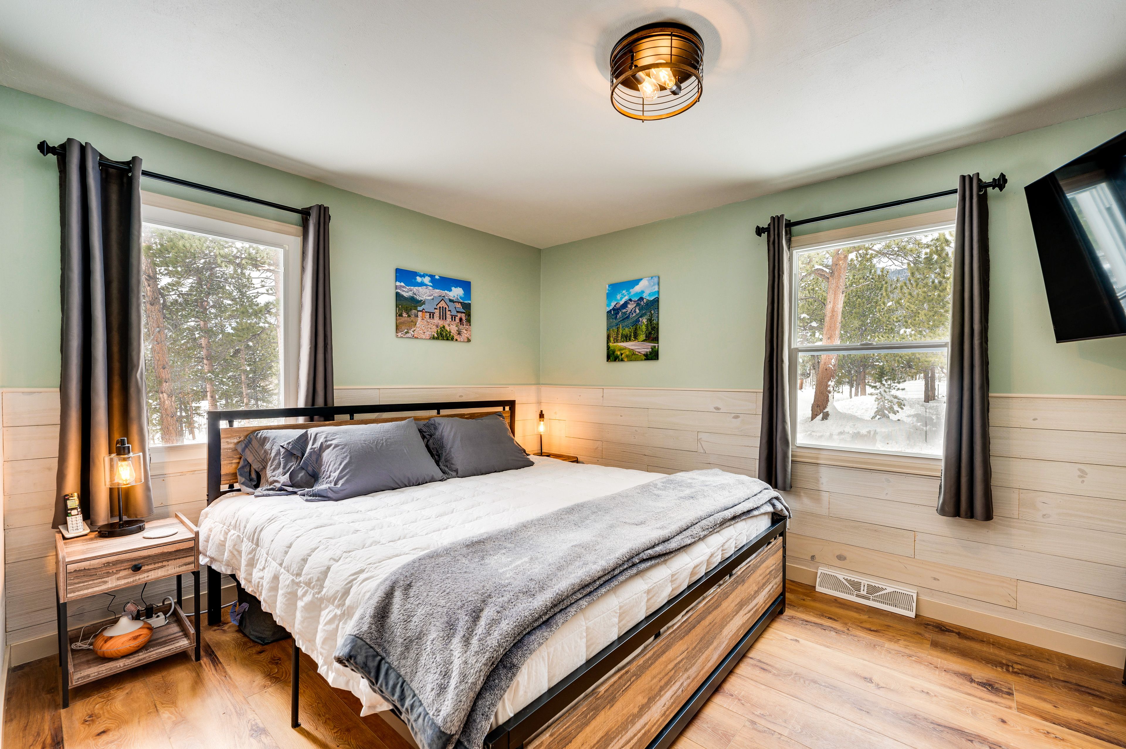 Bedroom 1 | 1st Floor | King Bed | Smart TV | Linens Provided
