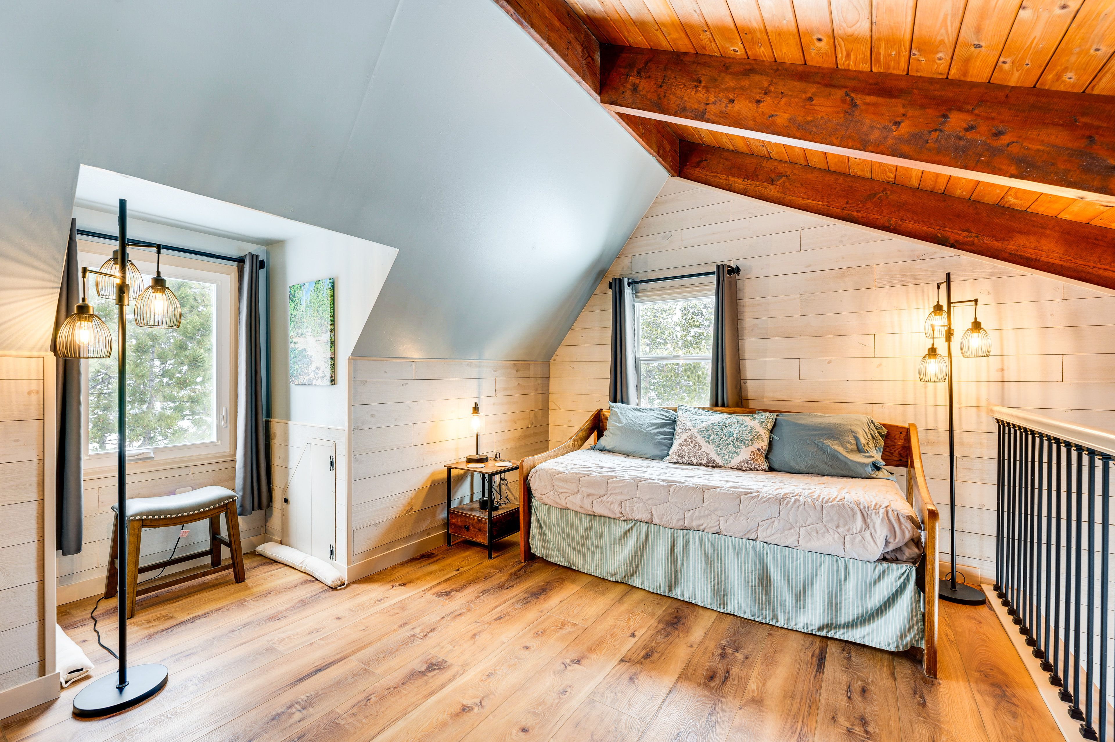 Loft | 2nd Floor | Twin Daybed w/ Twin Trundle