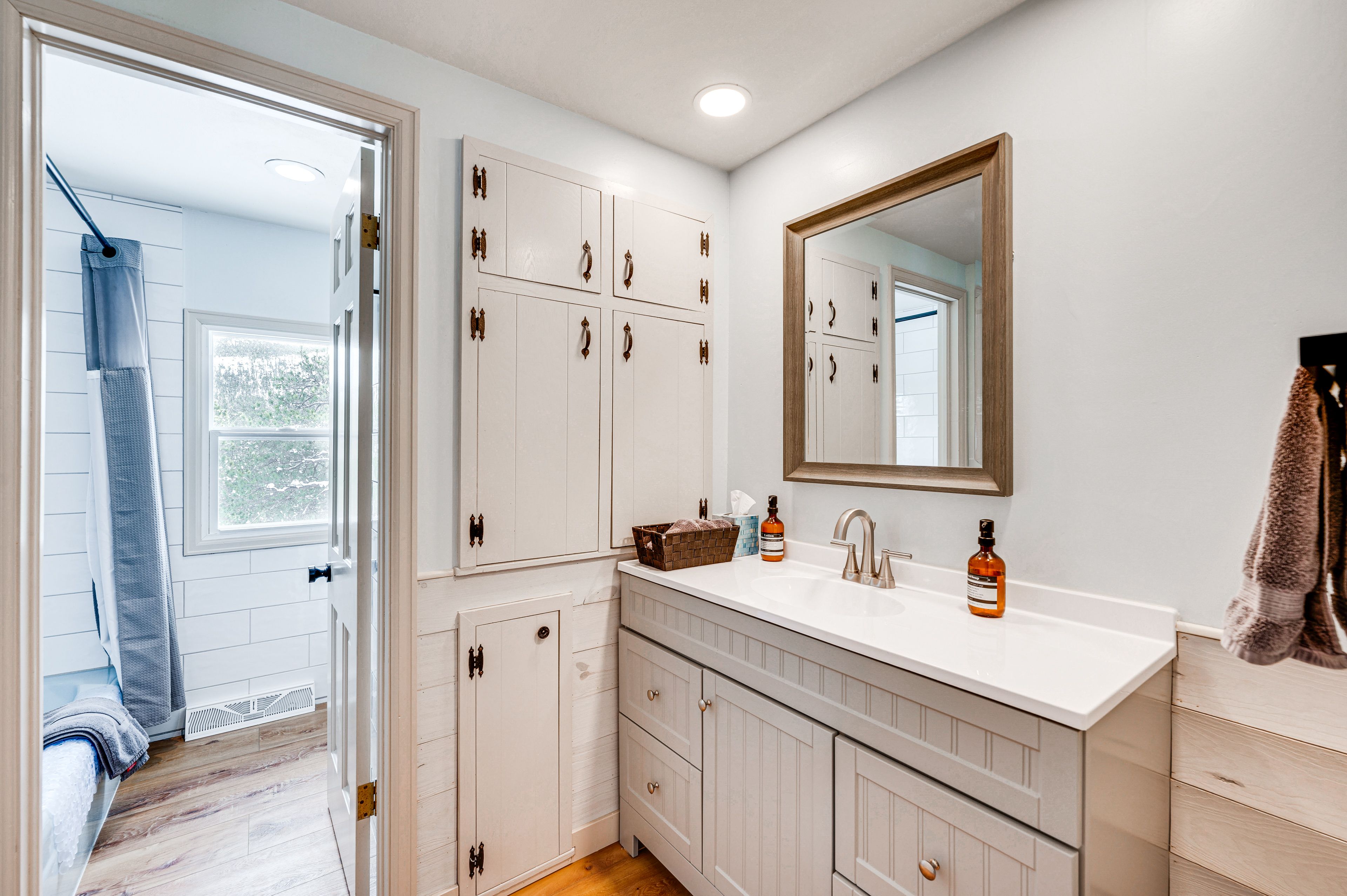 En-Suite Bathroom | 2nd Floor | Complimentary Toiletries