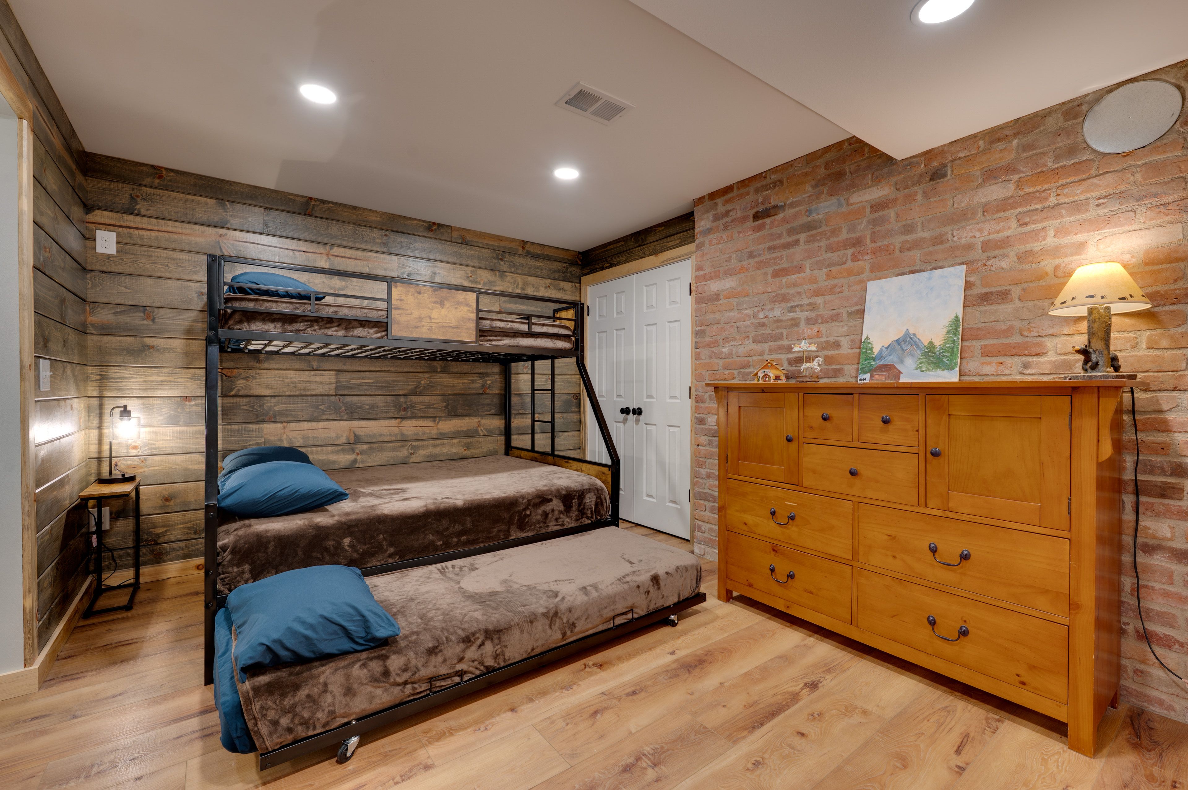 Bedroom 3 | 1st Floor | Twin/Full Bunk Bed w/ Twin Trundle