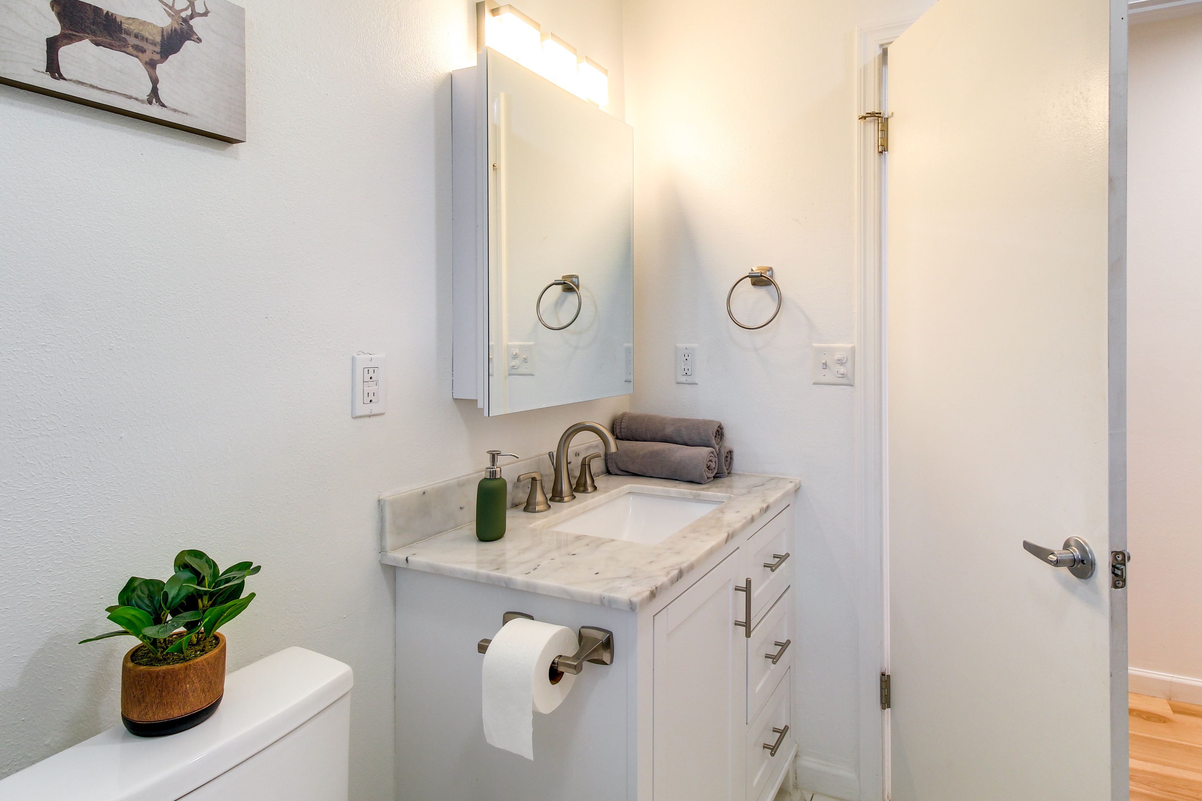 Full Bathroom