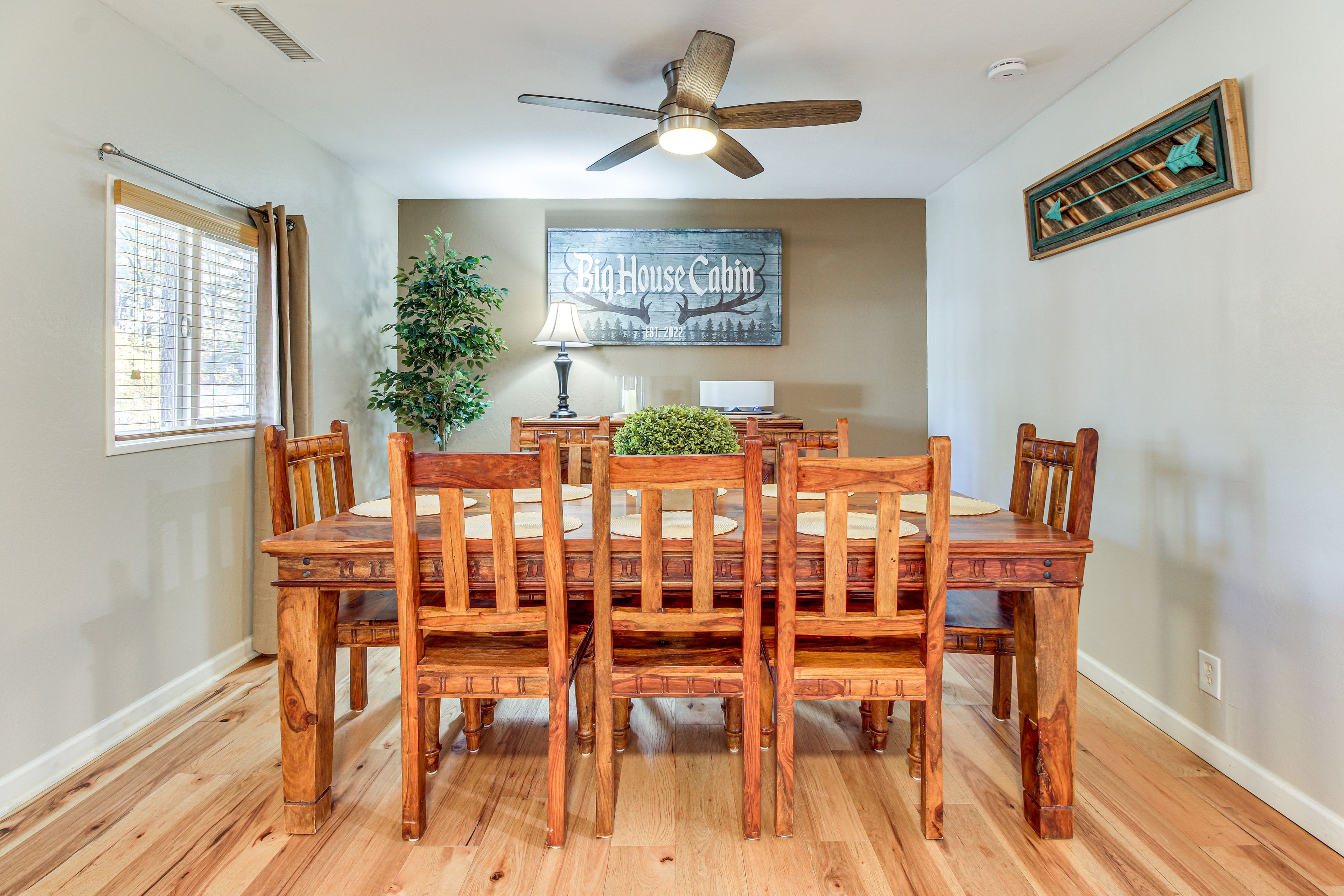 Dining Area | Dishes & Flatware Provided | Single-Story Home