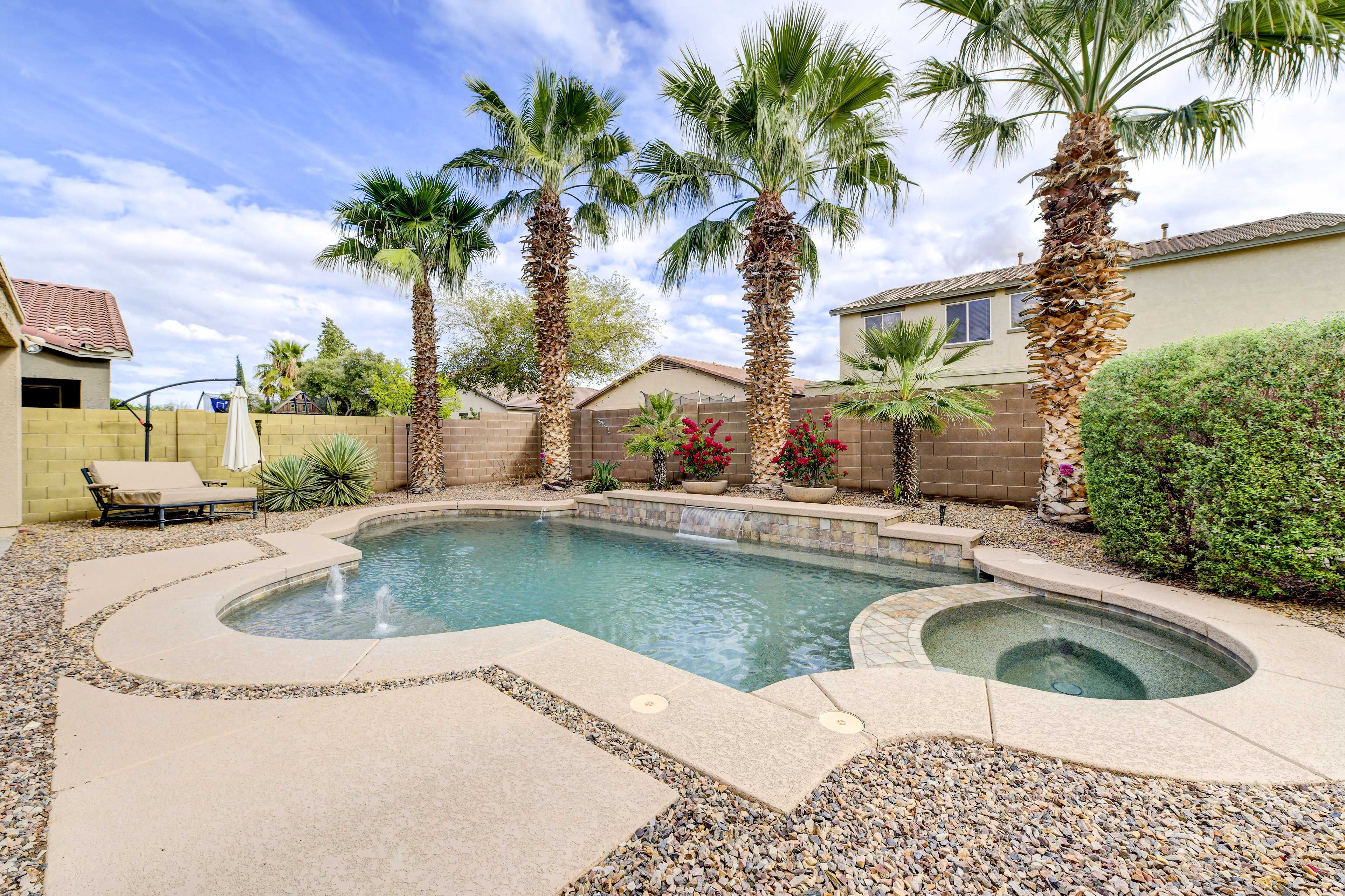 Private Outdoor Pool & Hot Tub