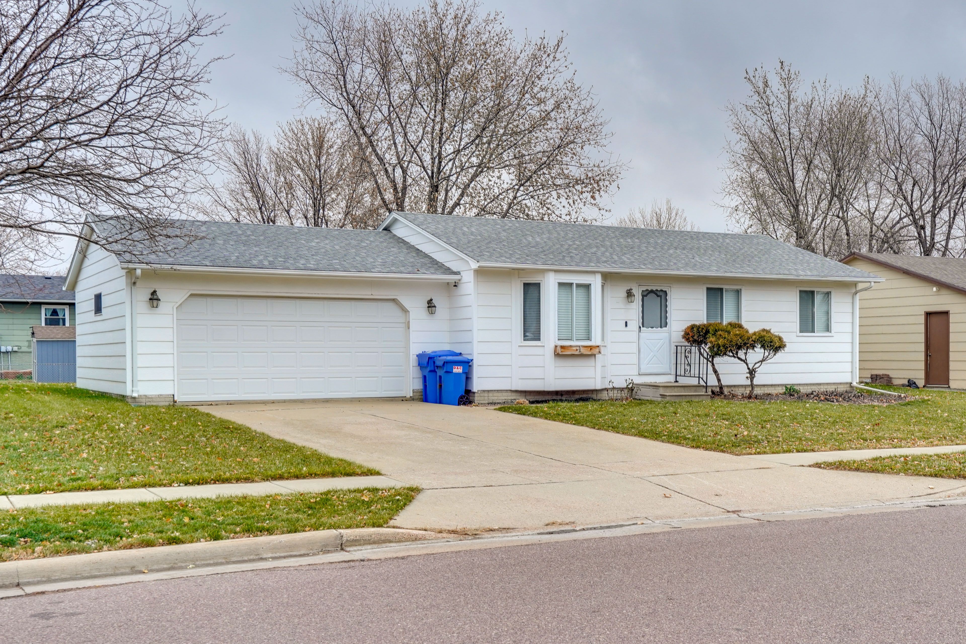 Exterior | Free WiFi (100 Mbps) | 3 External Security Cameras (Facing Out)