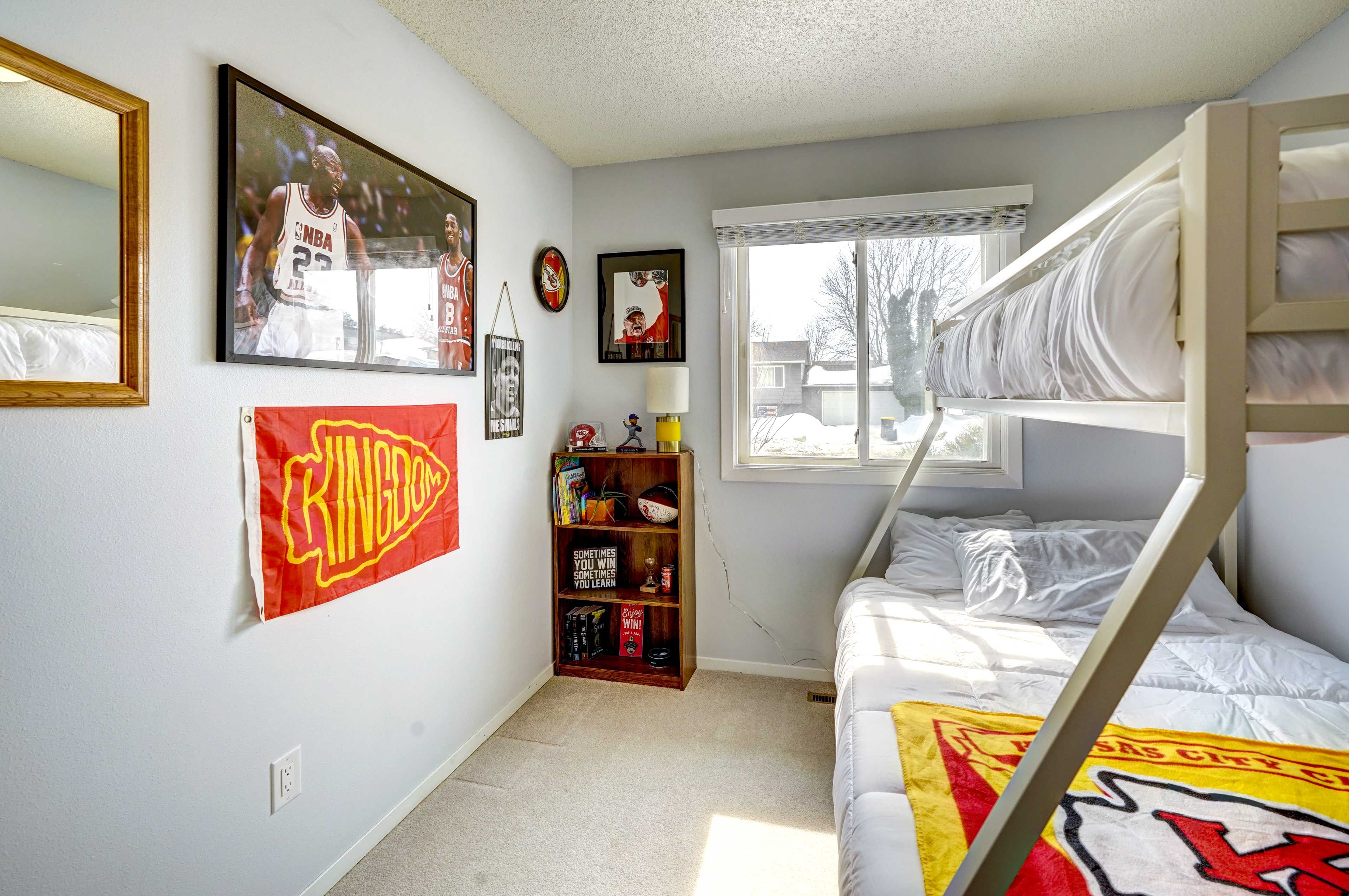 Bedroom 3 | Twin/Full Bunk Bed | Books