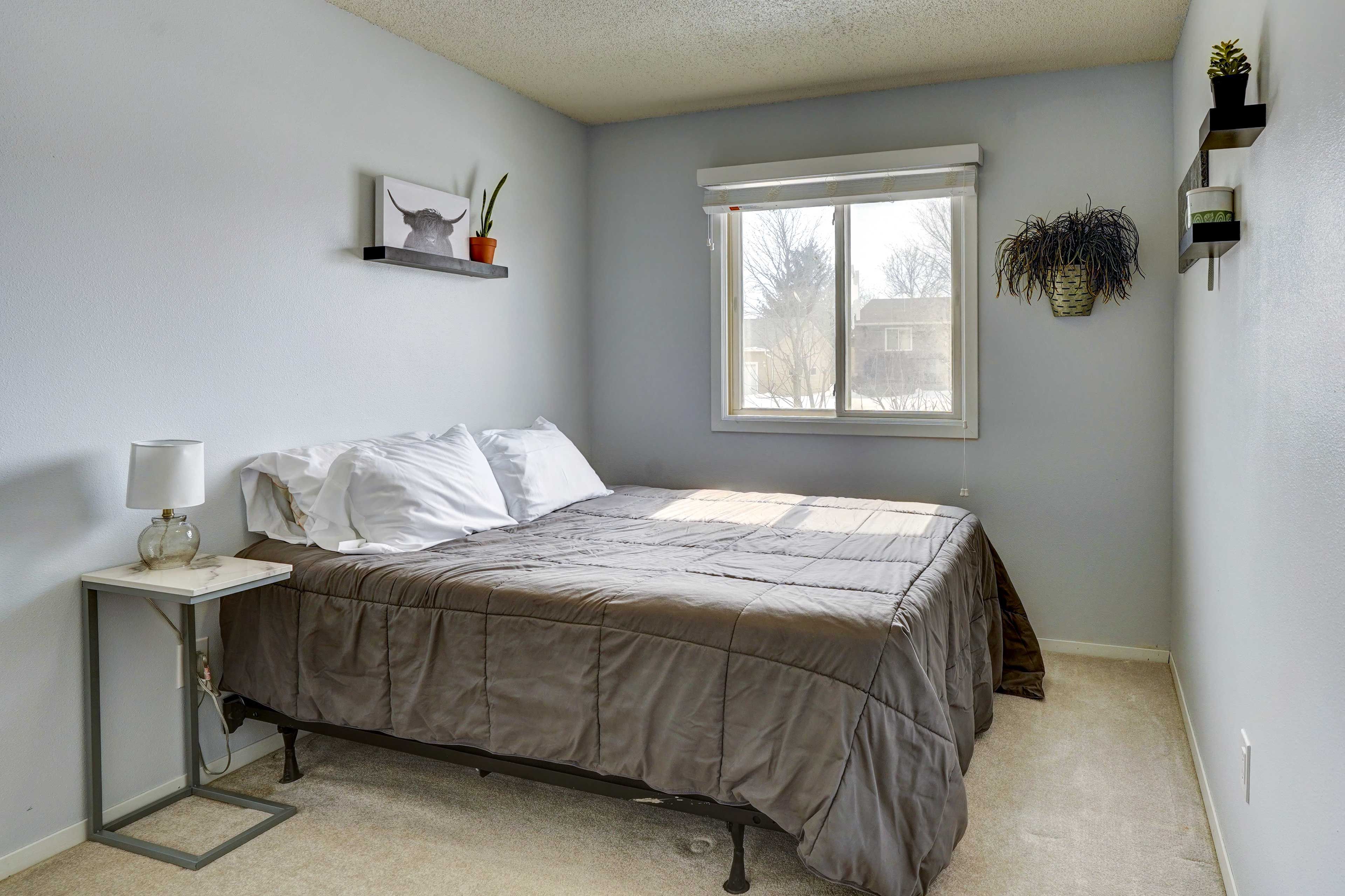 Bedroom 2 | Queen Bed | Hangers