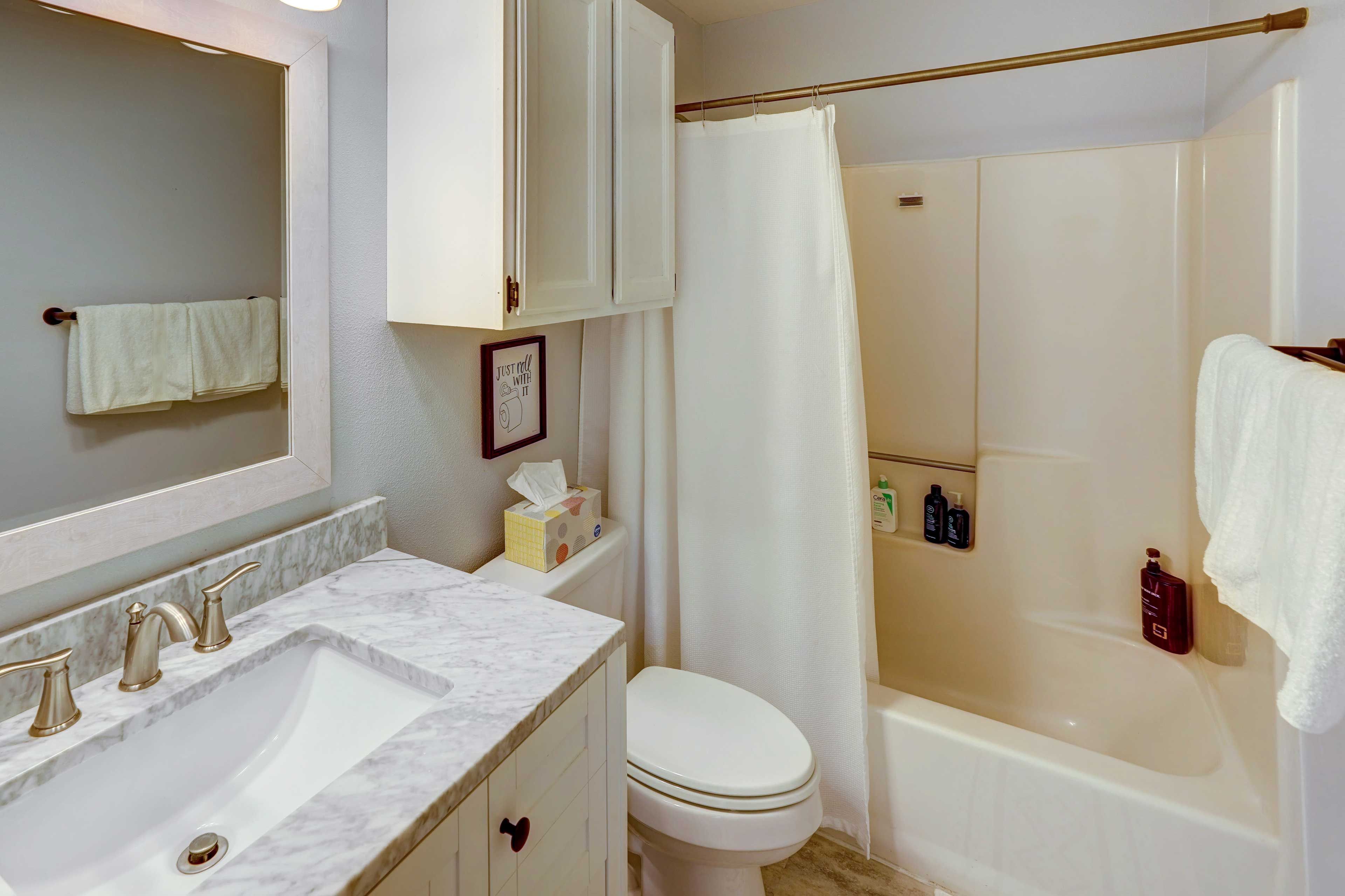 Full Bathroom | Towels Provided | Complimentary Toiletries | Hair Dryer