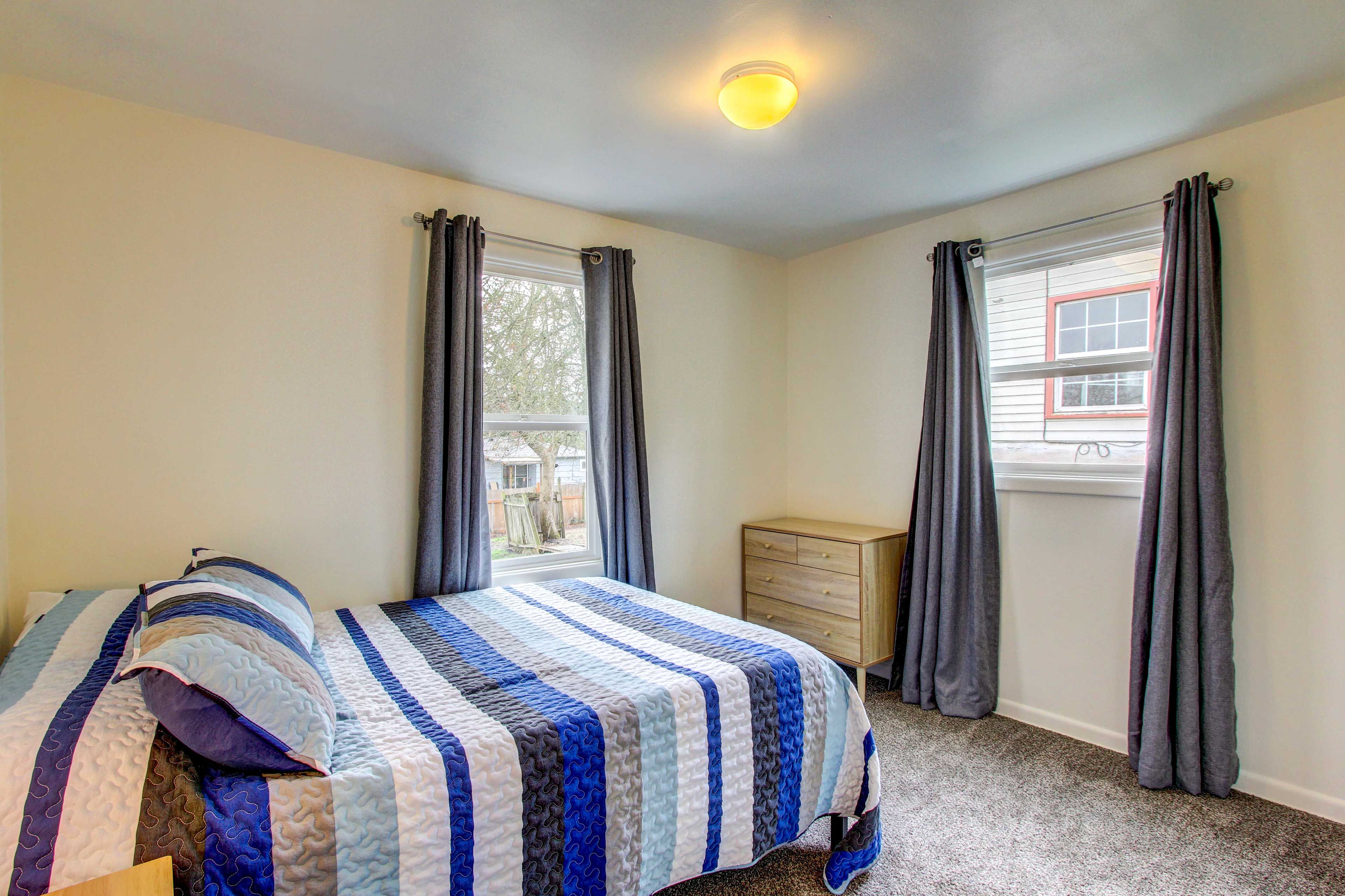 Bedroom 3 | 1st Floor | Full Bed | Hangers
