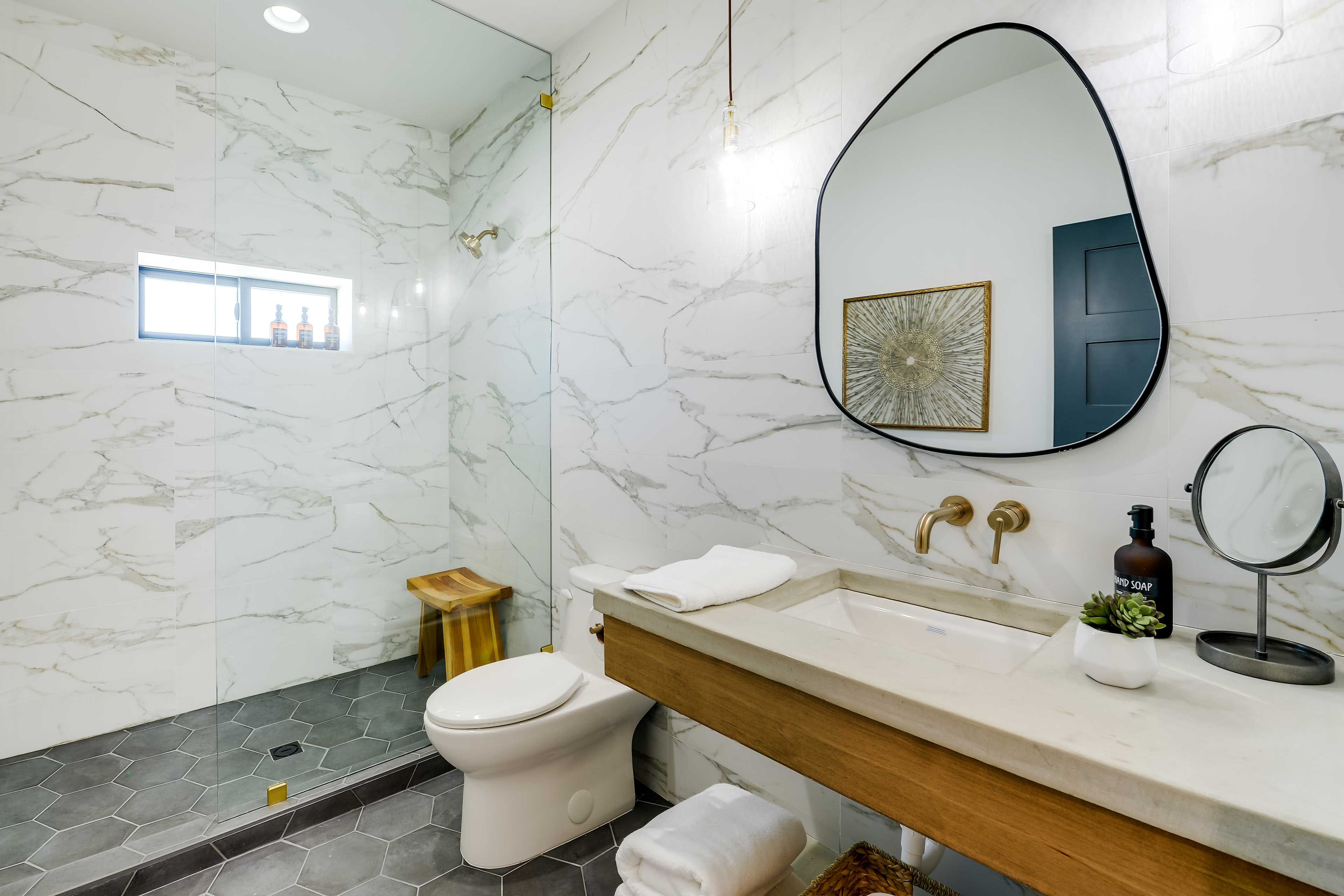 Full Bathroom | Complimentary Toiletries | Hair Dryer | Towels Provided