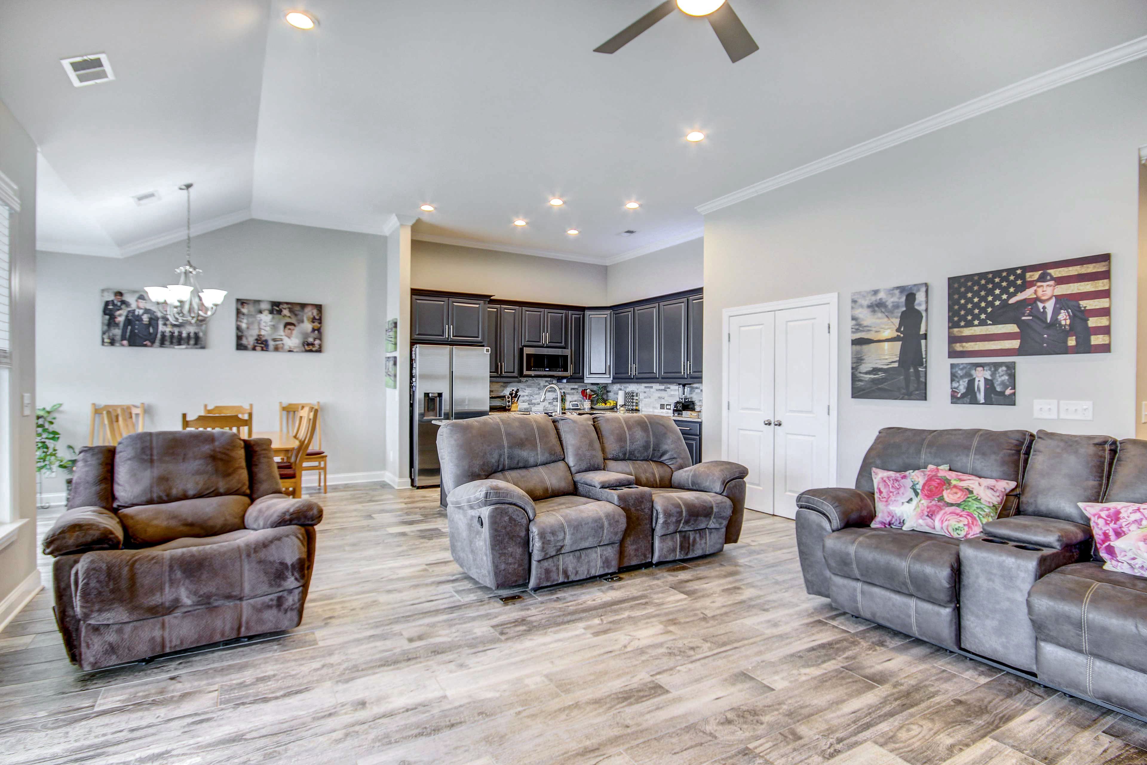 Living Room | Smart TV | Central A/C & Heating | Free WiFi