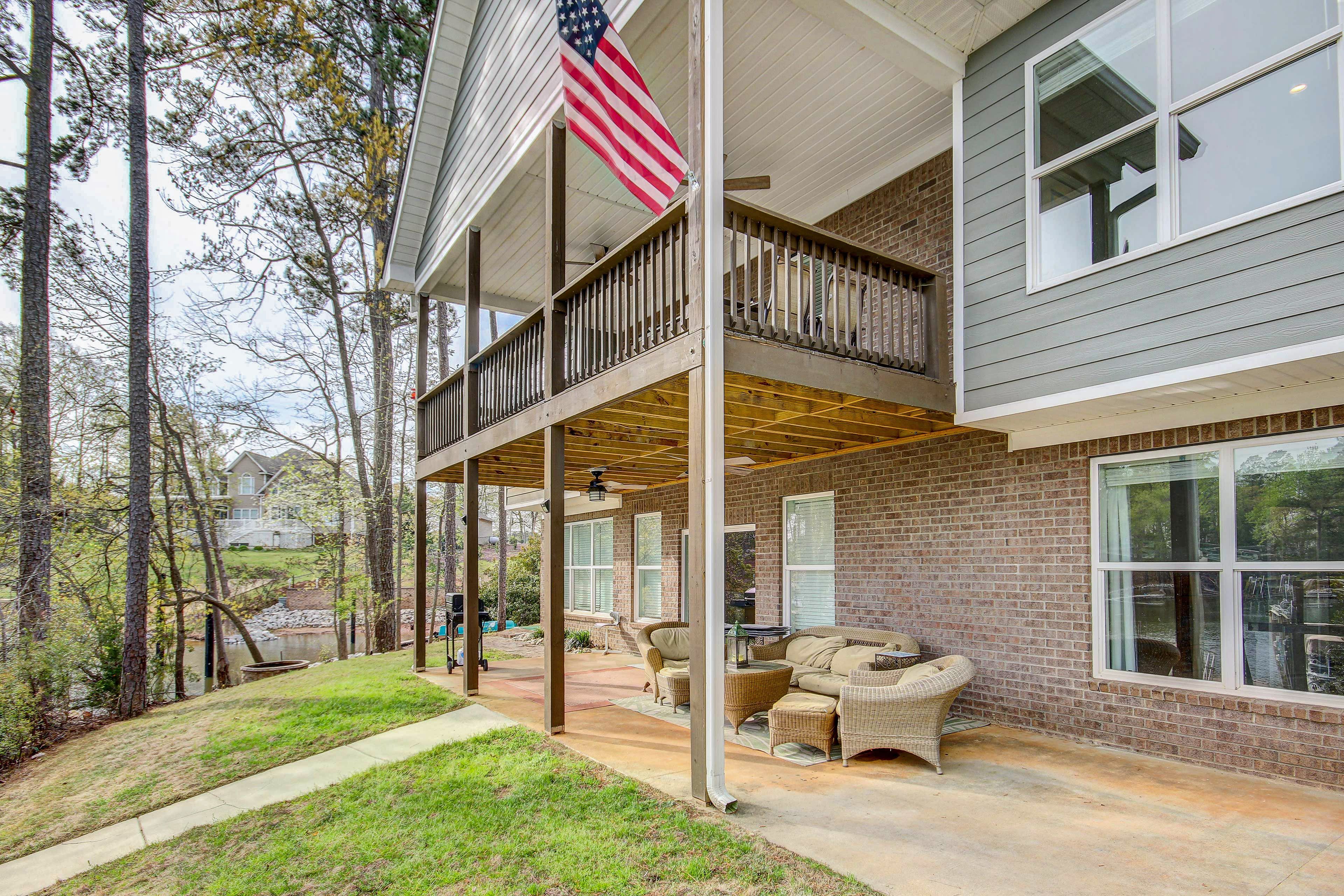 Covered Patio | Lake Views