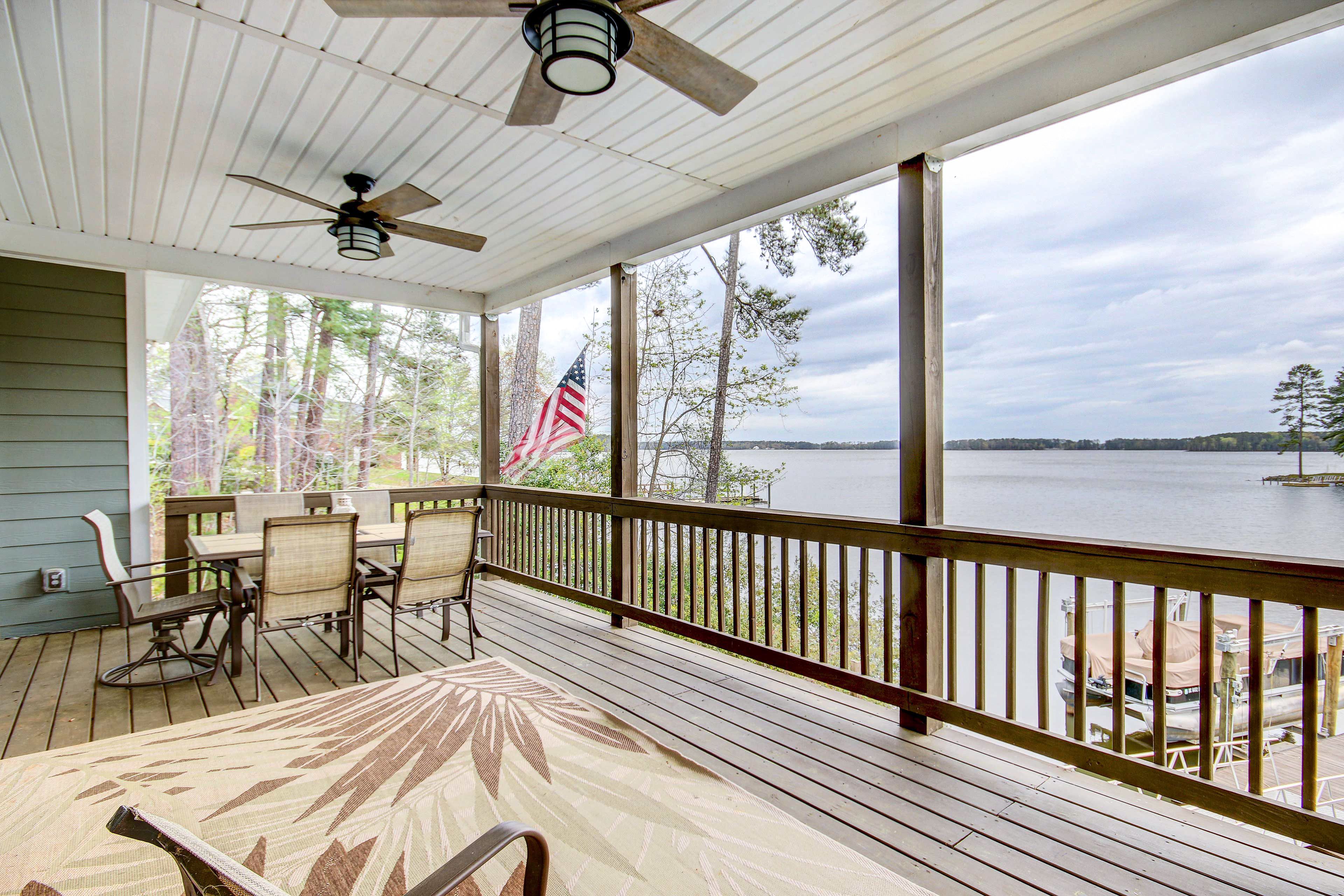 Private Balcony | Outdoor Dining Table