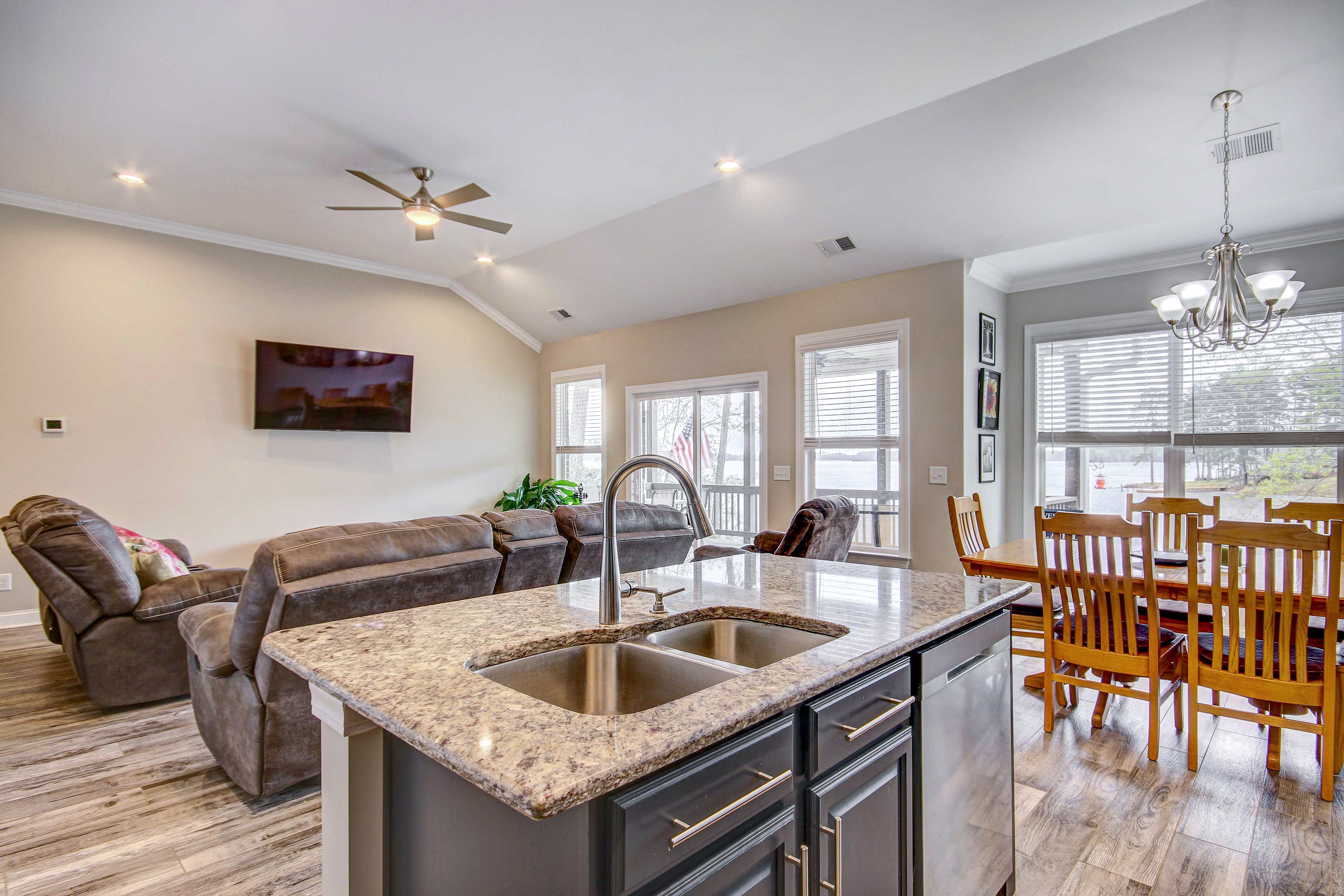 Kitchen | Blender | Crockpot | Ice Maker