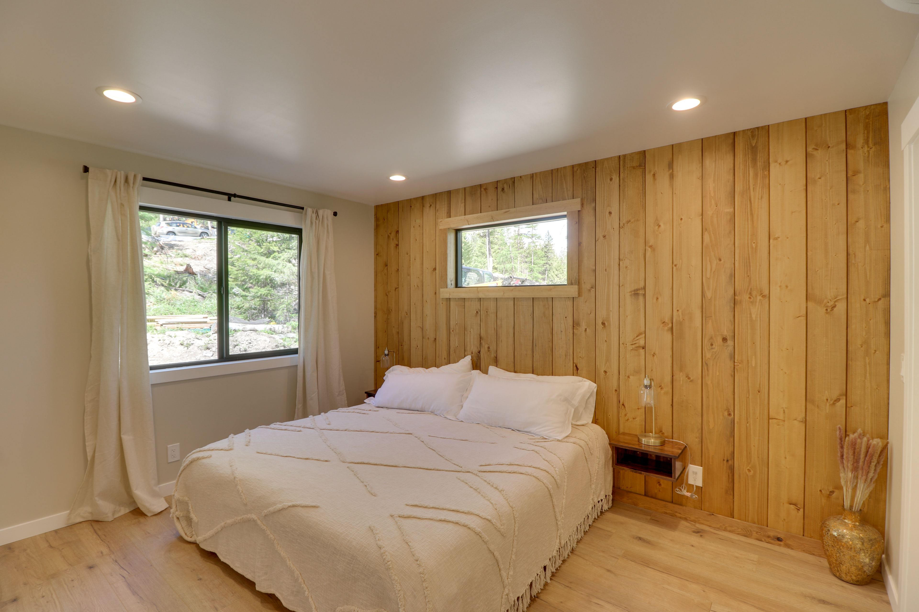 Bedroom 2 | King Bed | Linens Provided