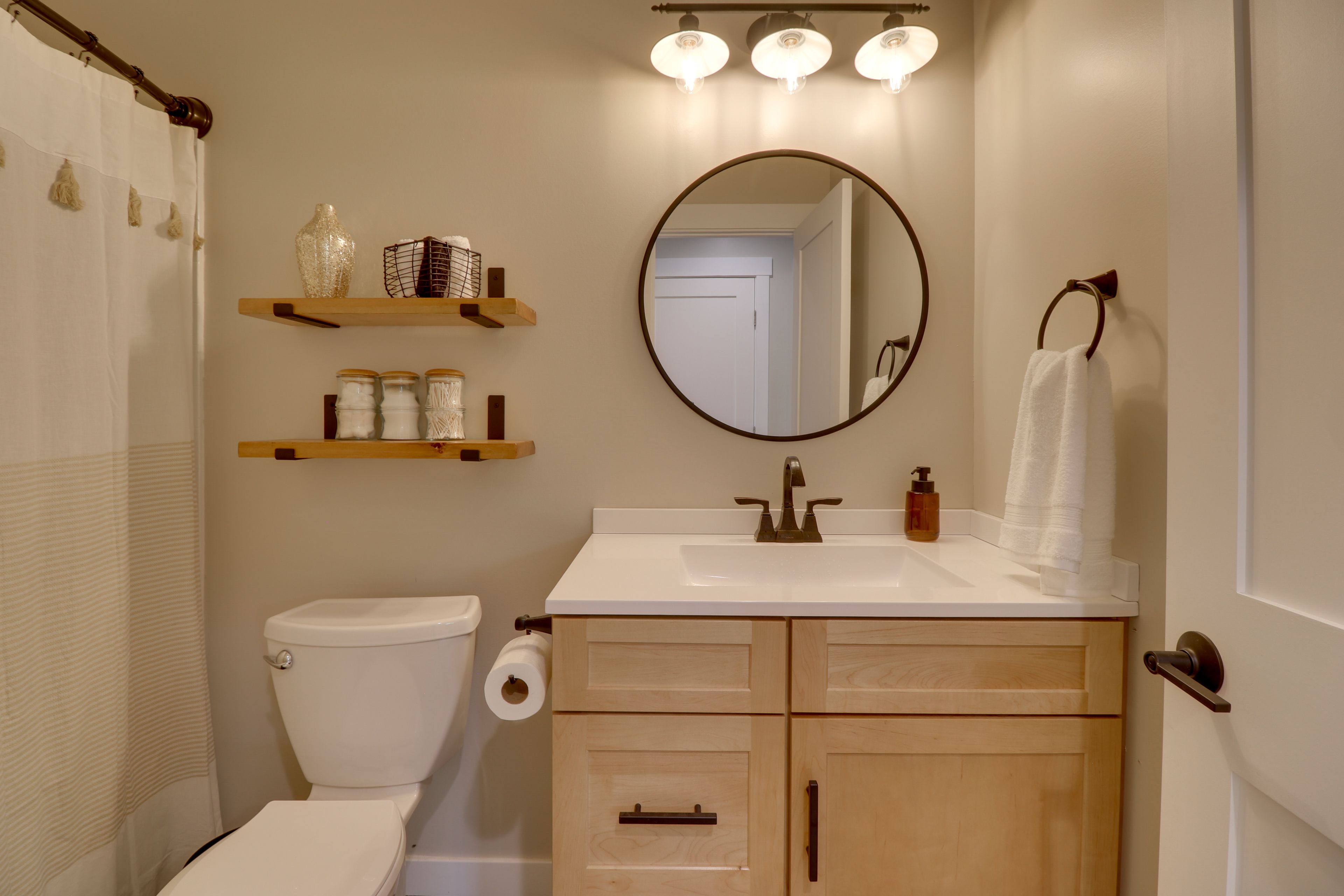 Full Bathroom
