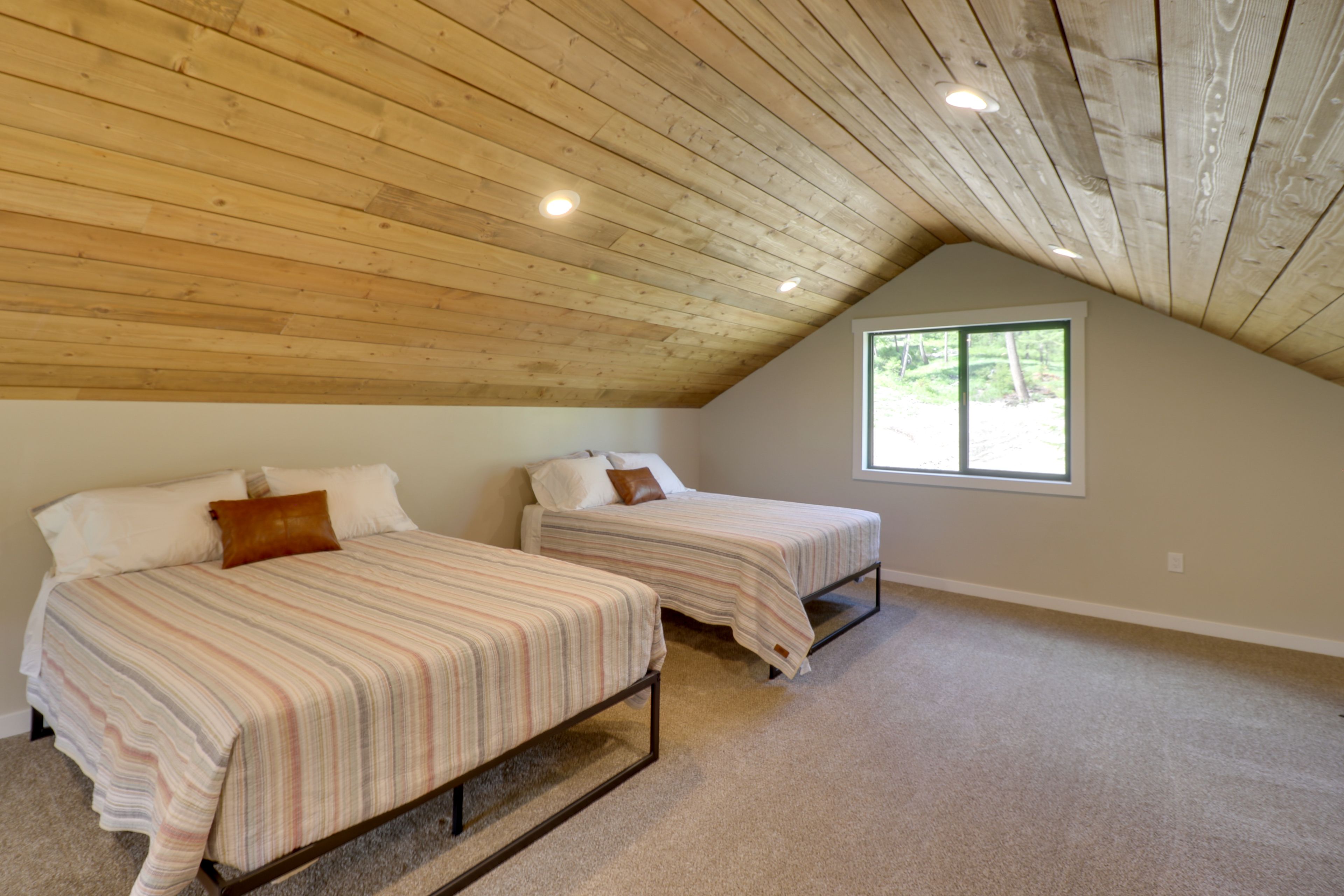 Loft | 2 Queen Beds | Stairs Required