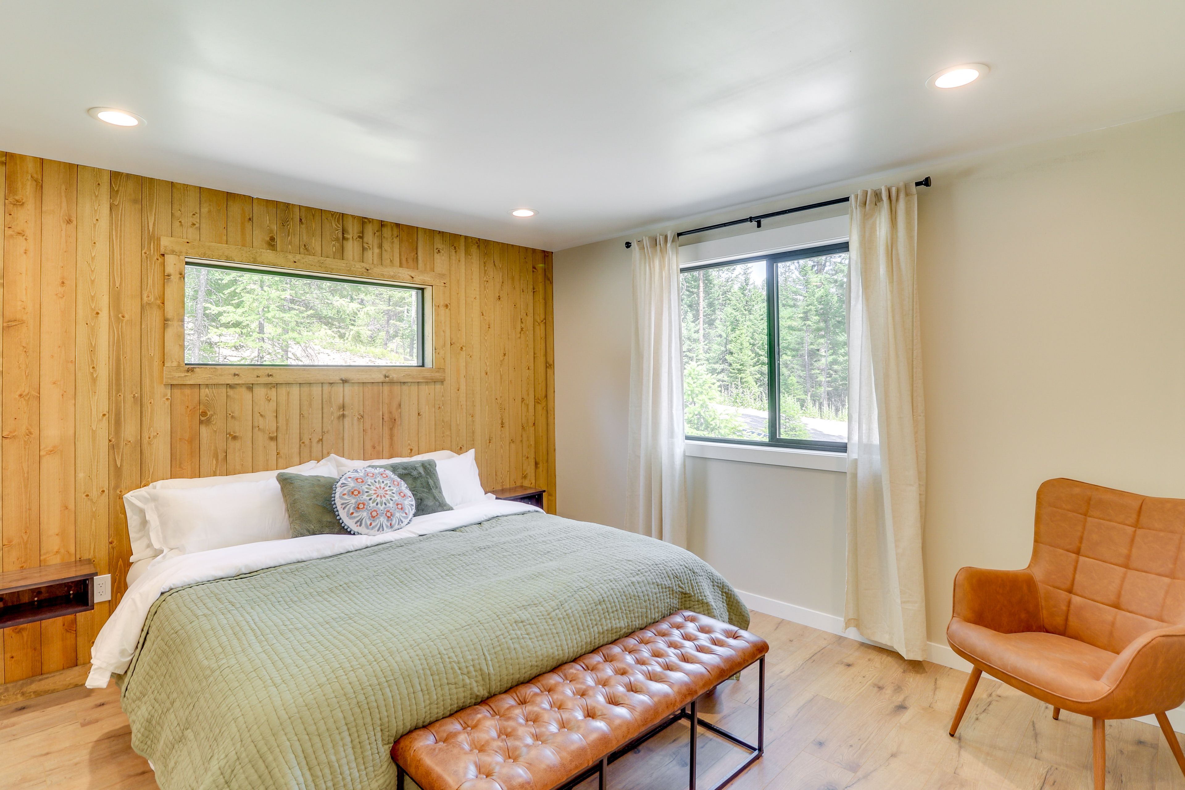 Bedroom 1 | King Bed | 1st Floor