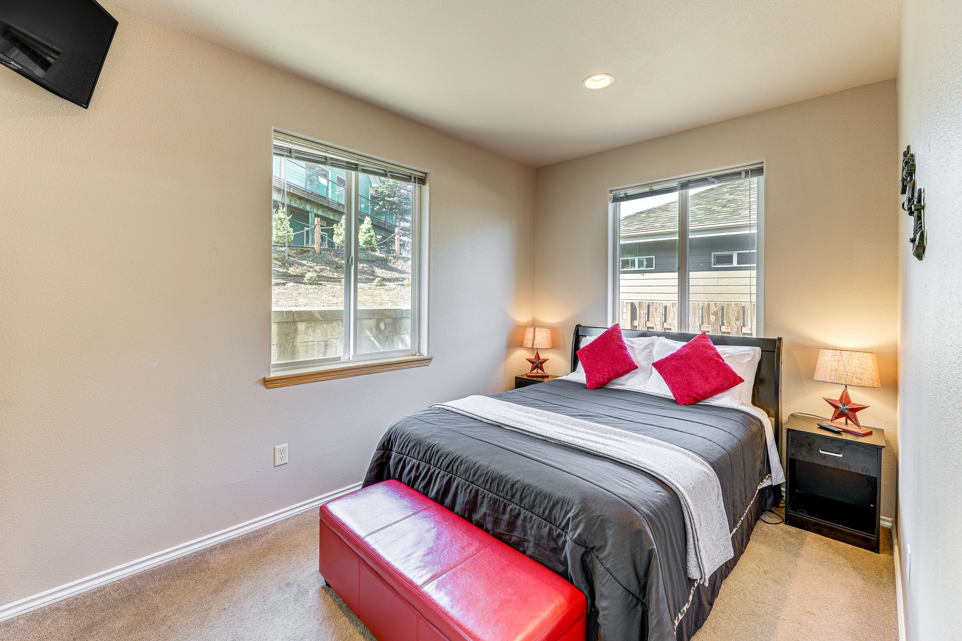 Bedroom 2 | Queen Bed | 1st Floor