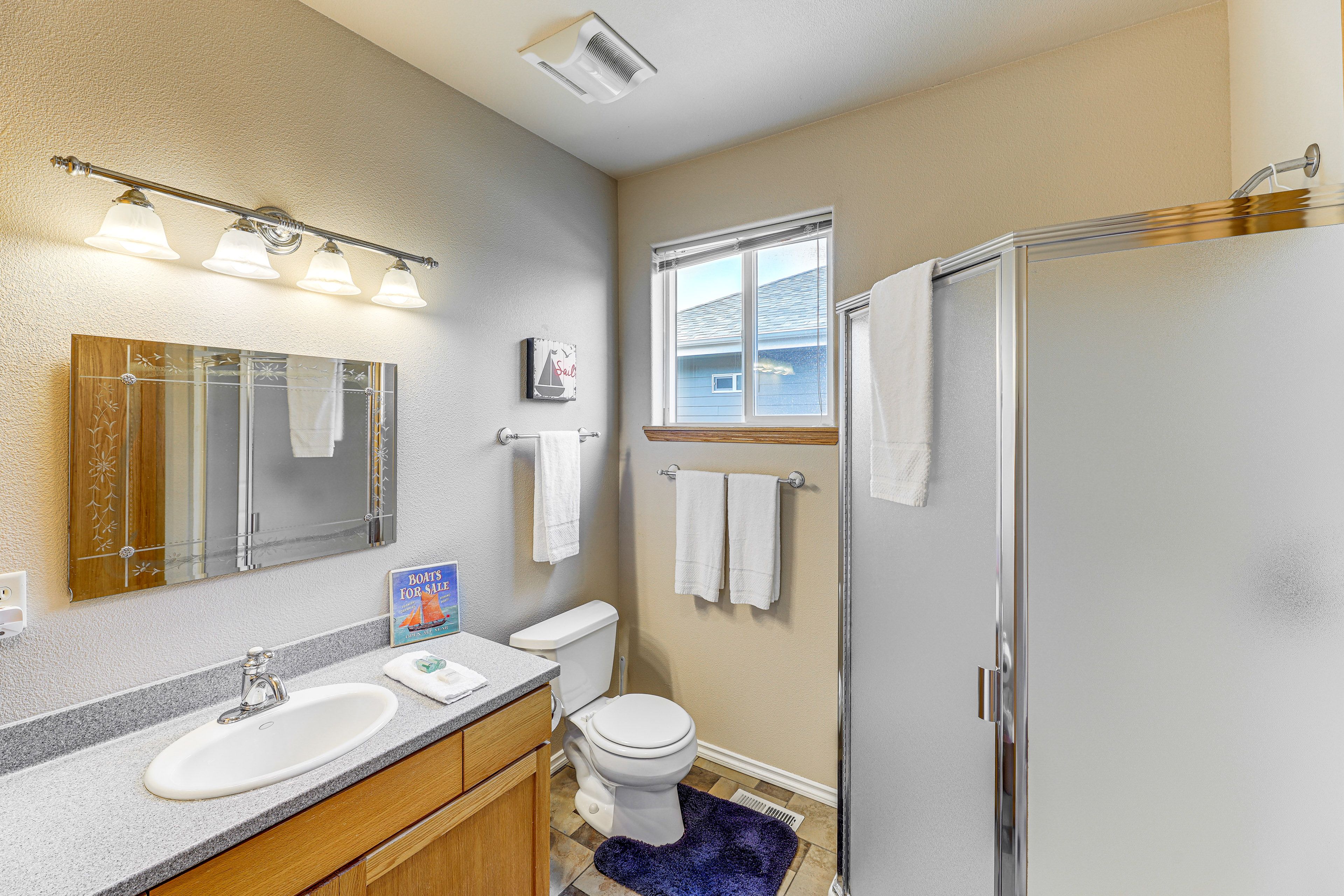 Bathroom | 1st Floor