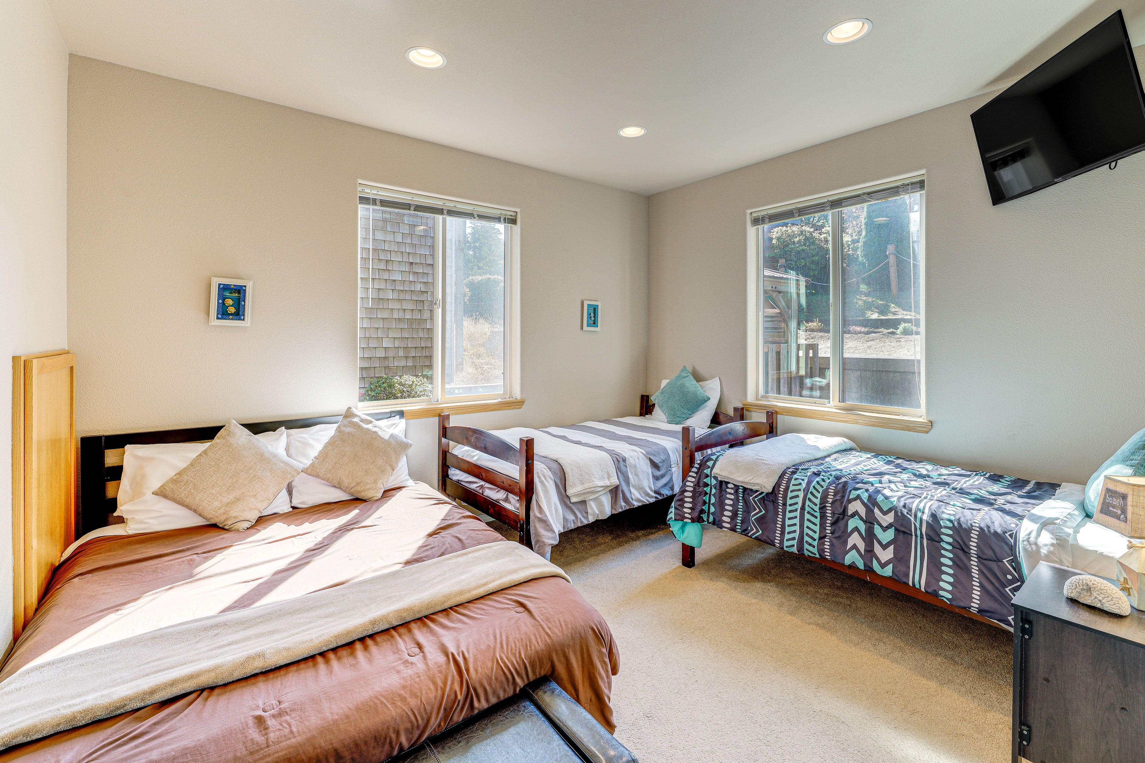 Bedroom 3 | Queen Bed | 2 Twin Beds | 1st Floor