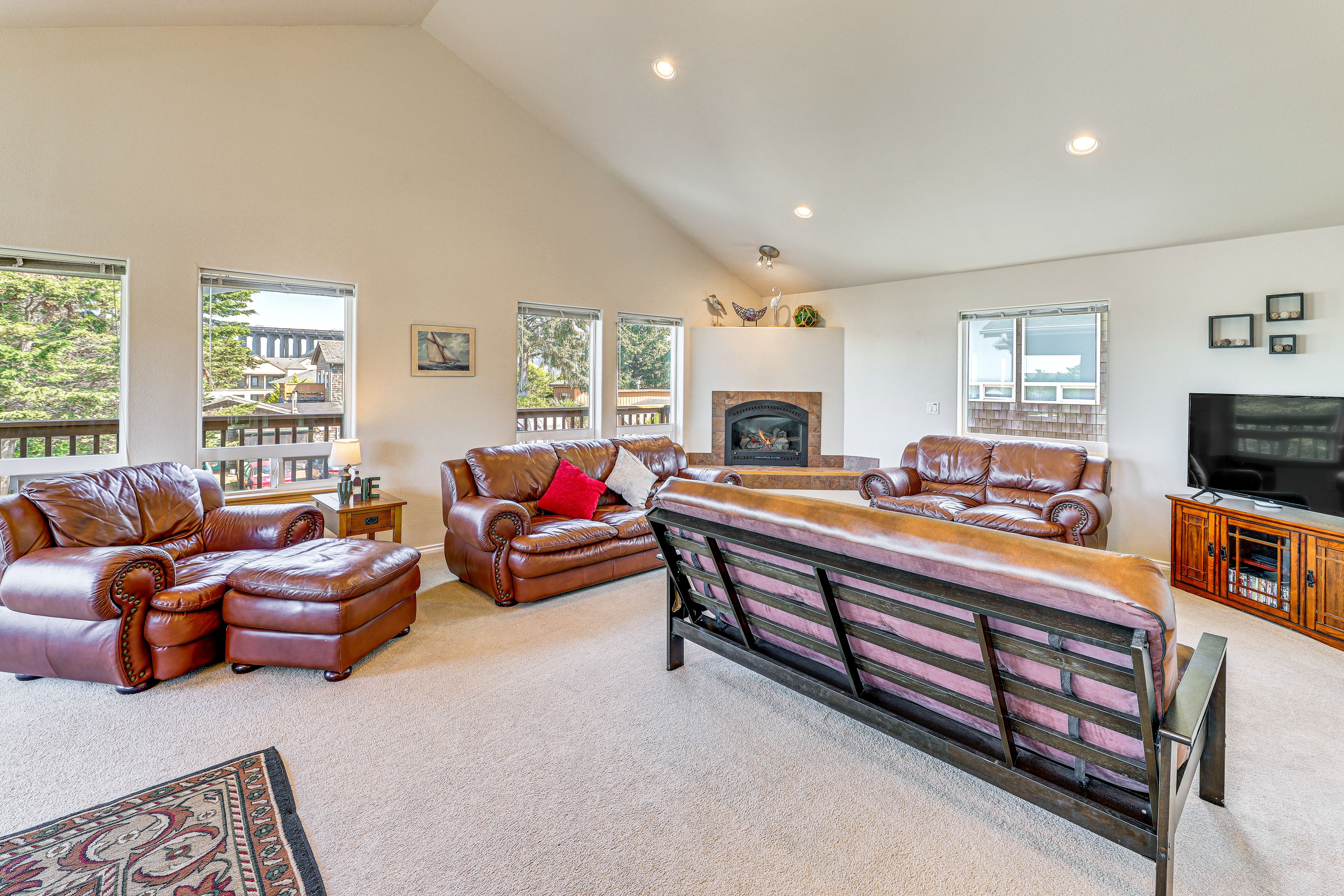 Living Room | Smart TV | Fireplace | Full Futon | 2nd Floor