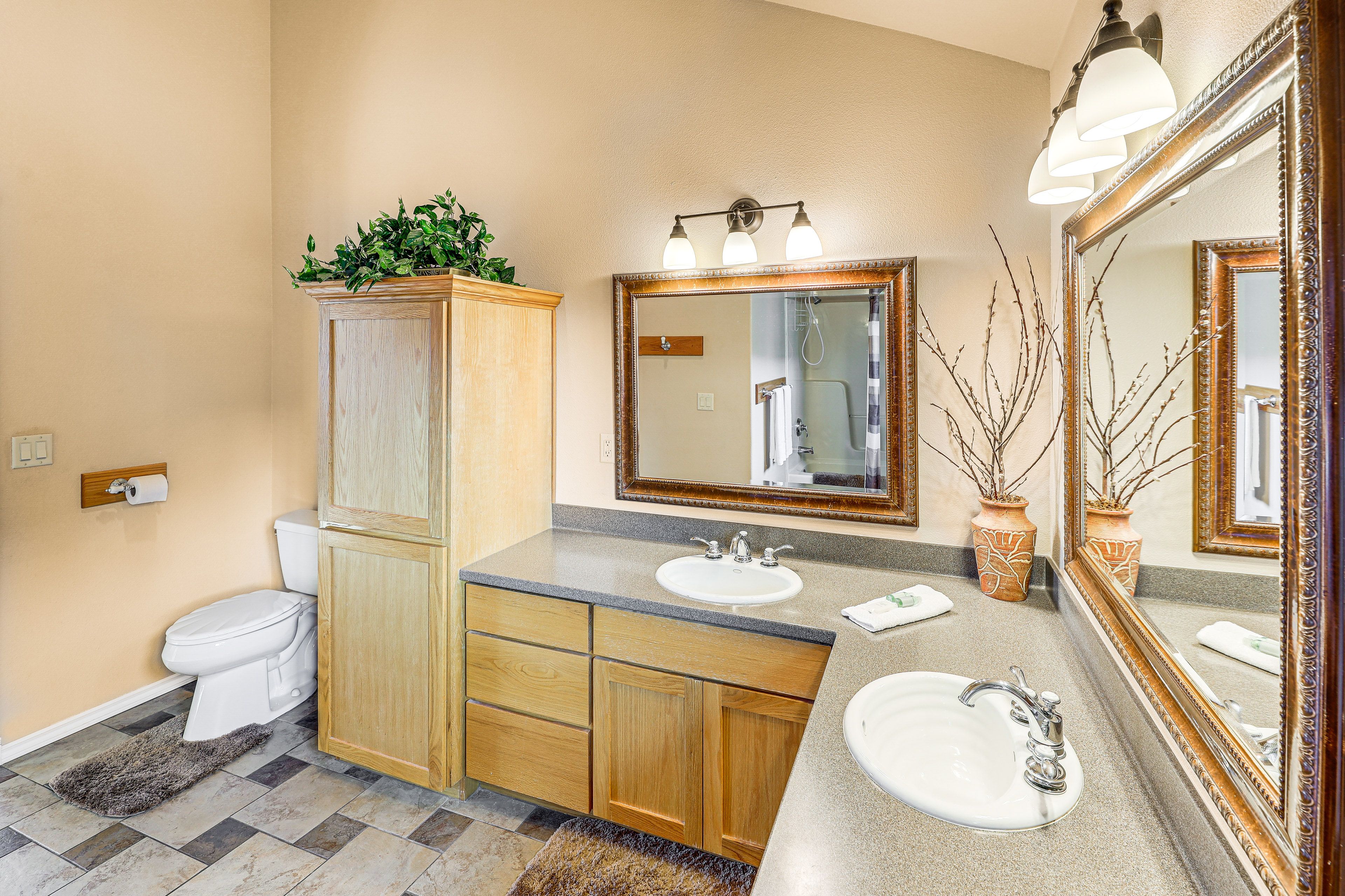 Bathroom | 2nd Floor