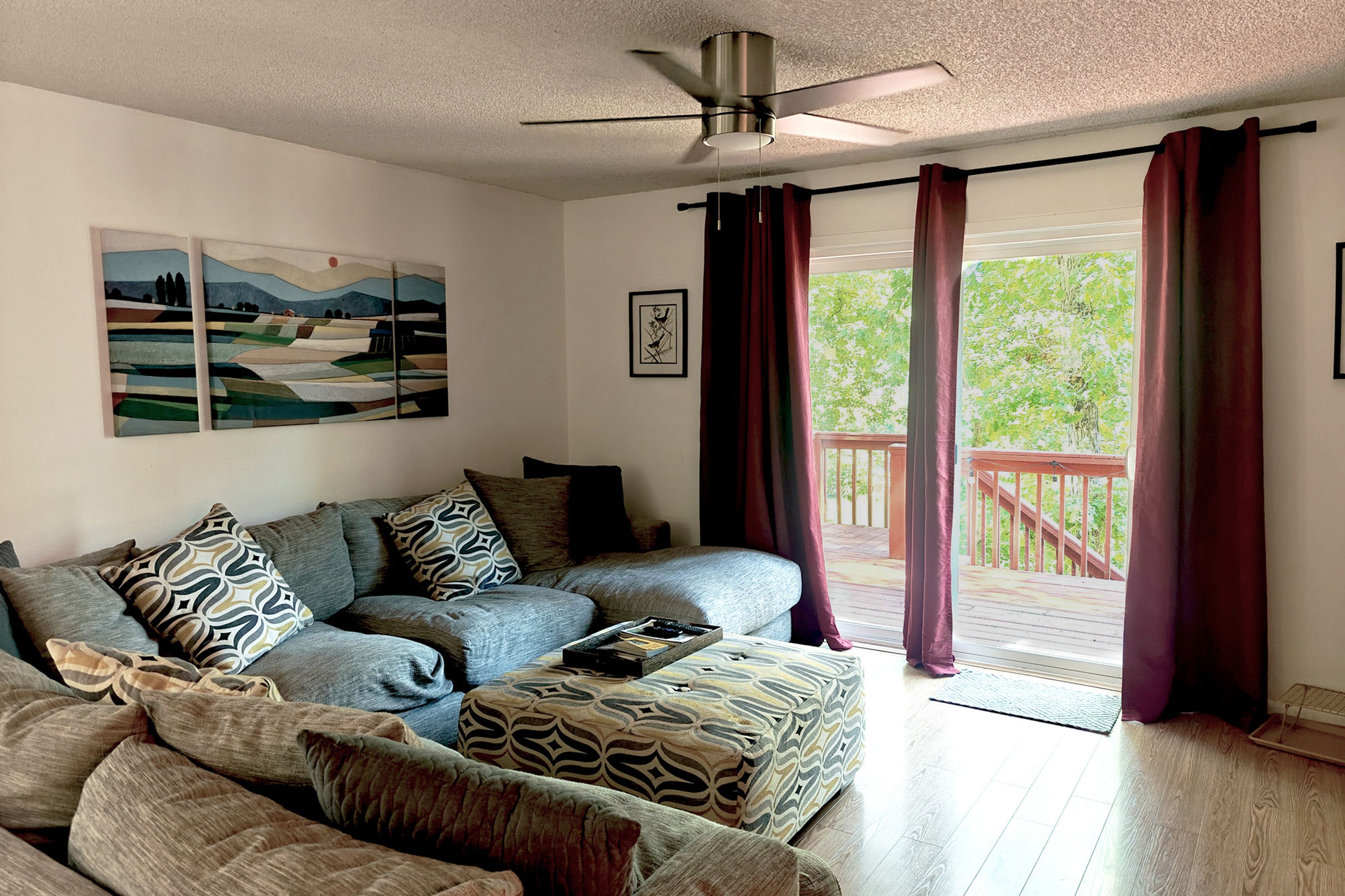 Living Room | Smart TV | WiFi | Board Games | Central A/C | Deck Access