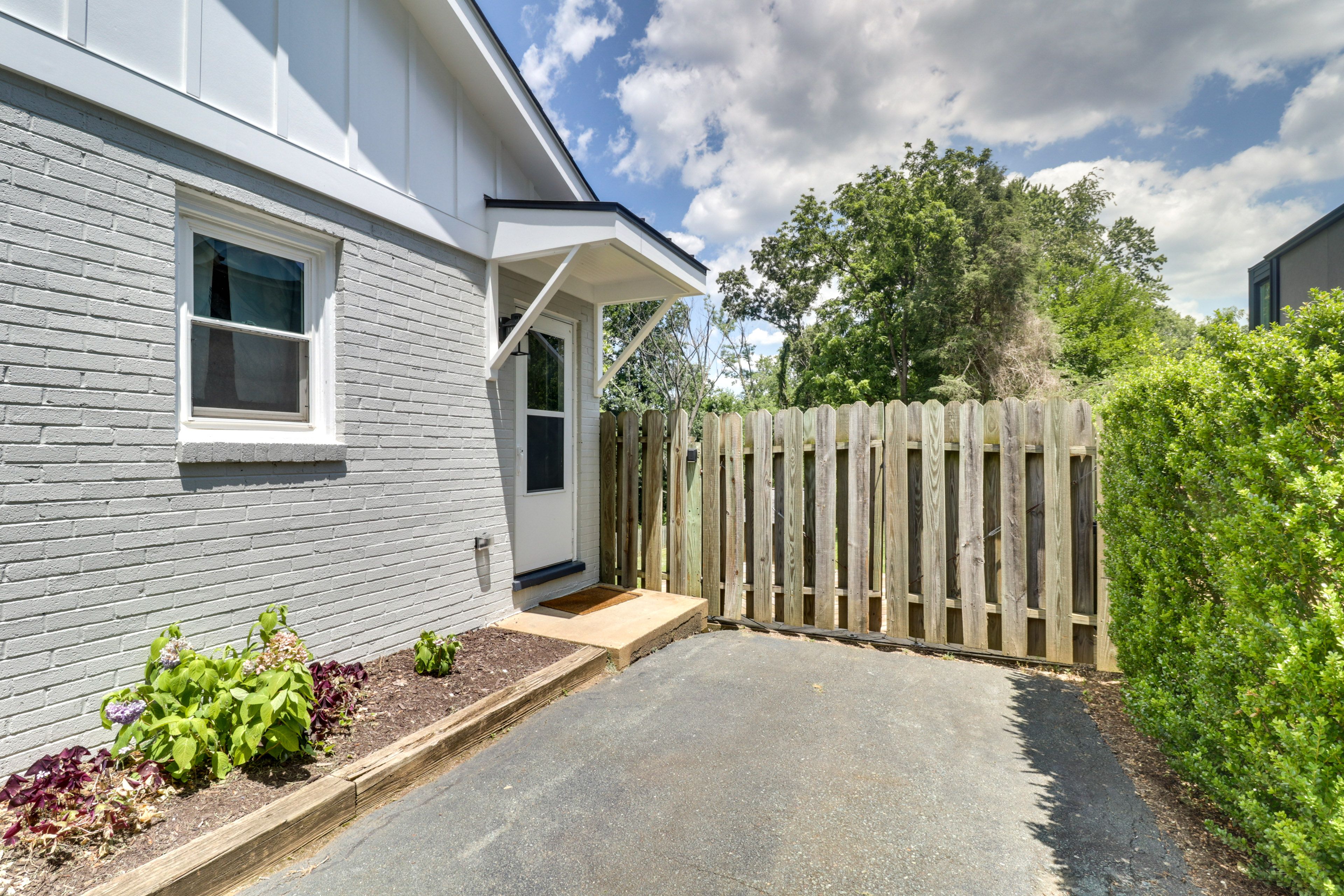 Parking | Driveway (2 Vehicles) | Street Parking | RV/Trailer Parking