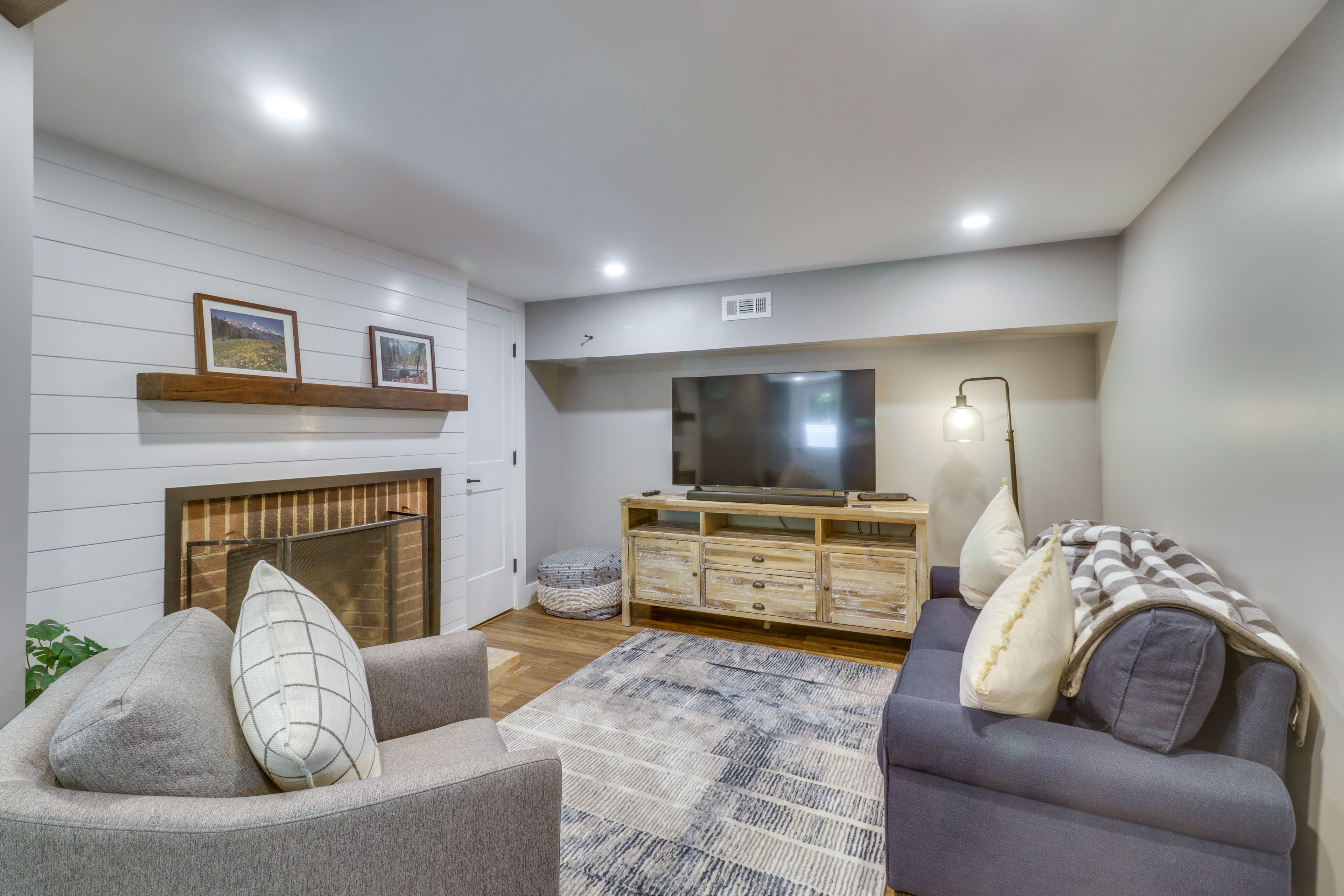 Lounge Area | Lower Level | Smart TV