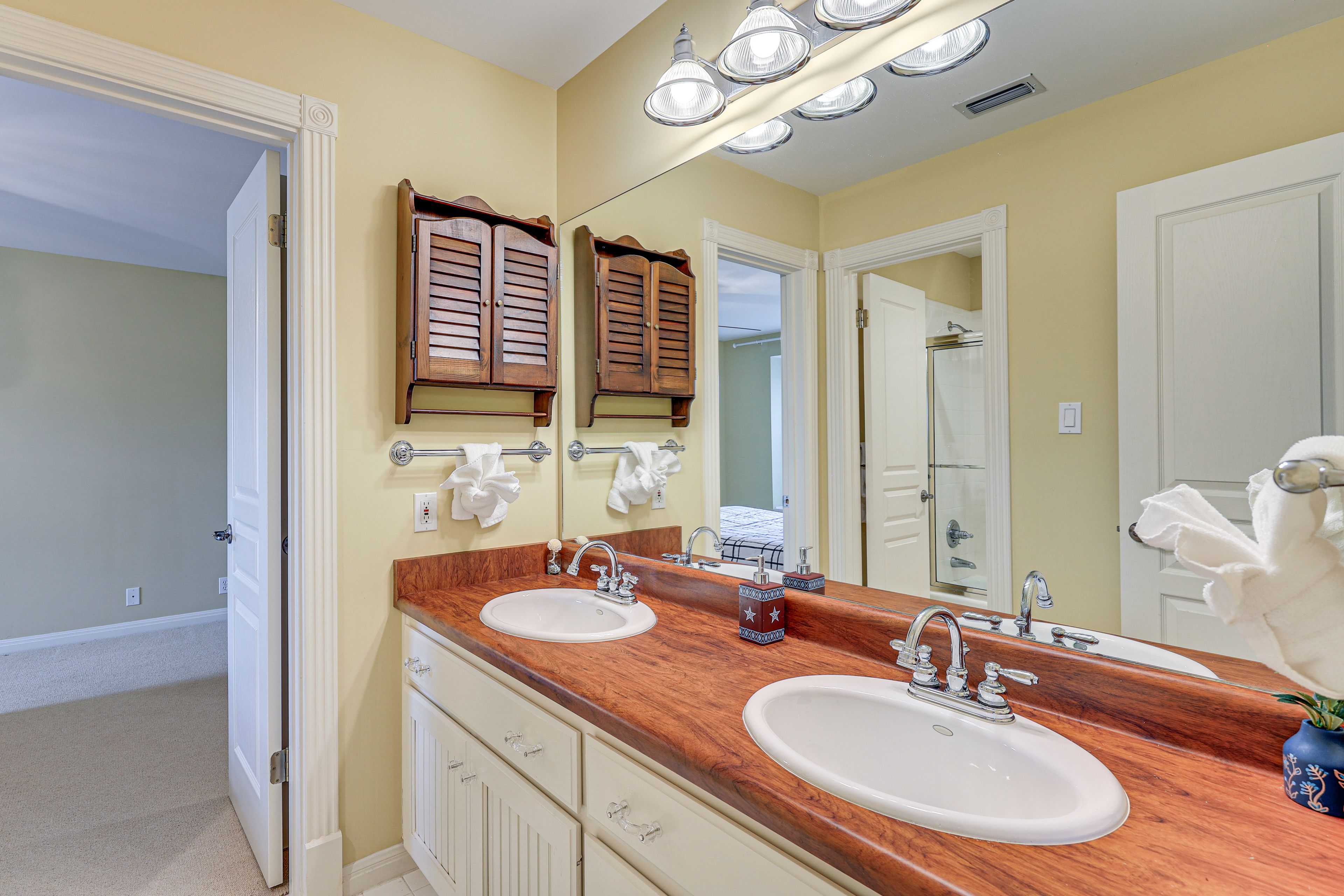 Full Bathroom | 2nd Floor