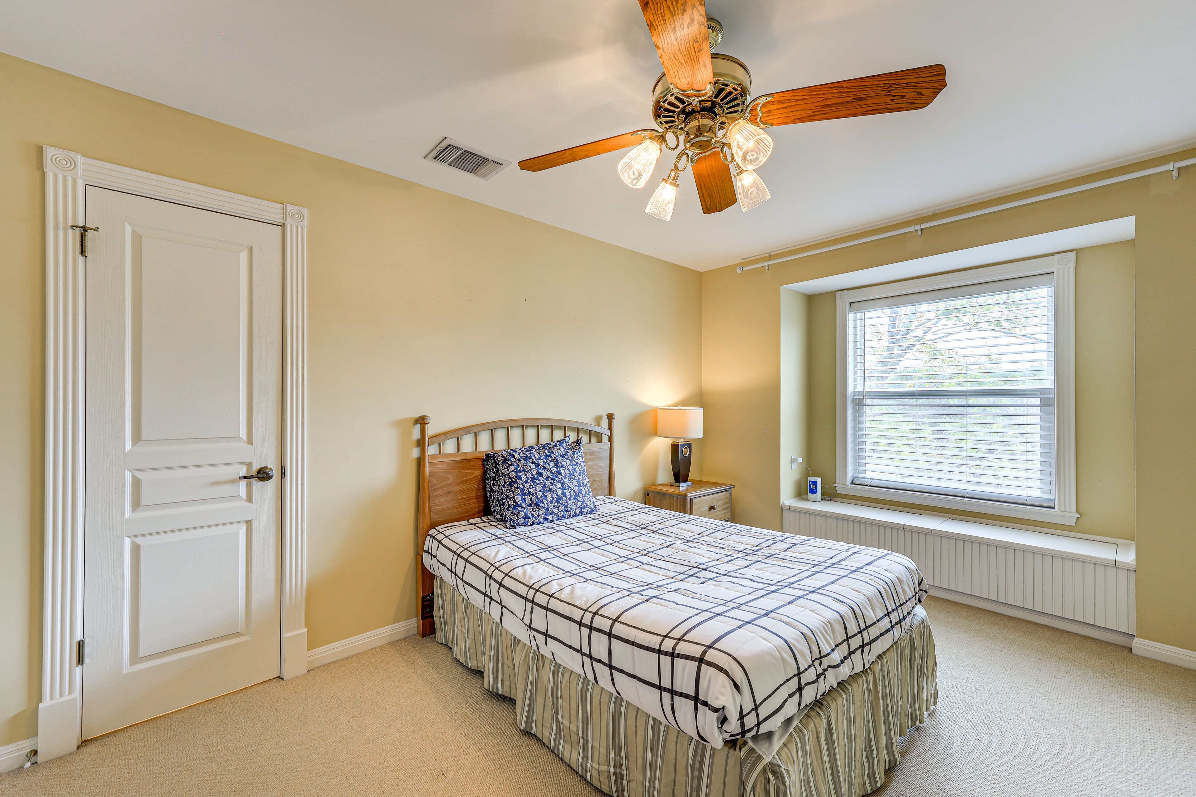 Bedroom 4 | 2nd Floor | Queen Bed