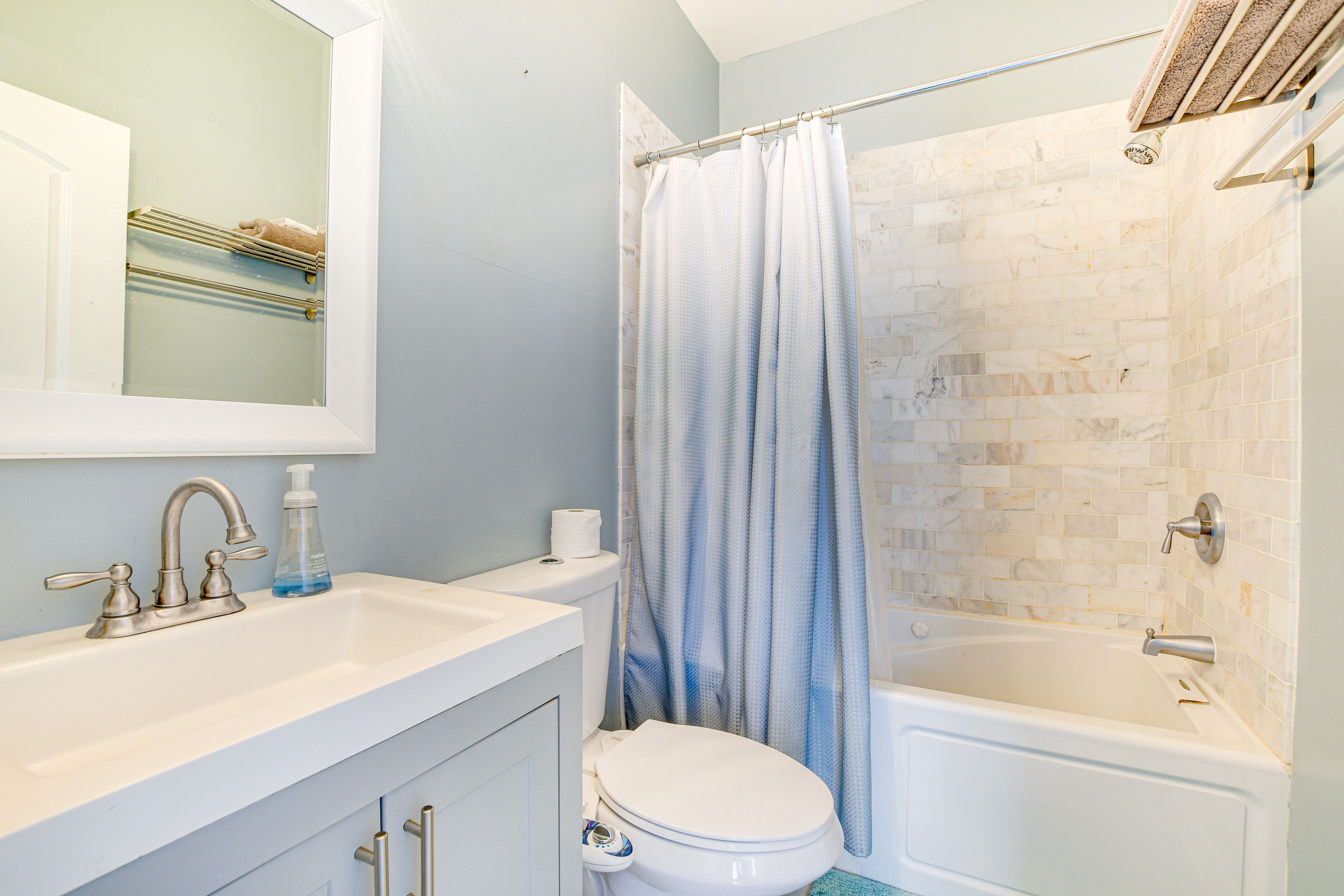 Full Bathroom | Complimentary Toiletries