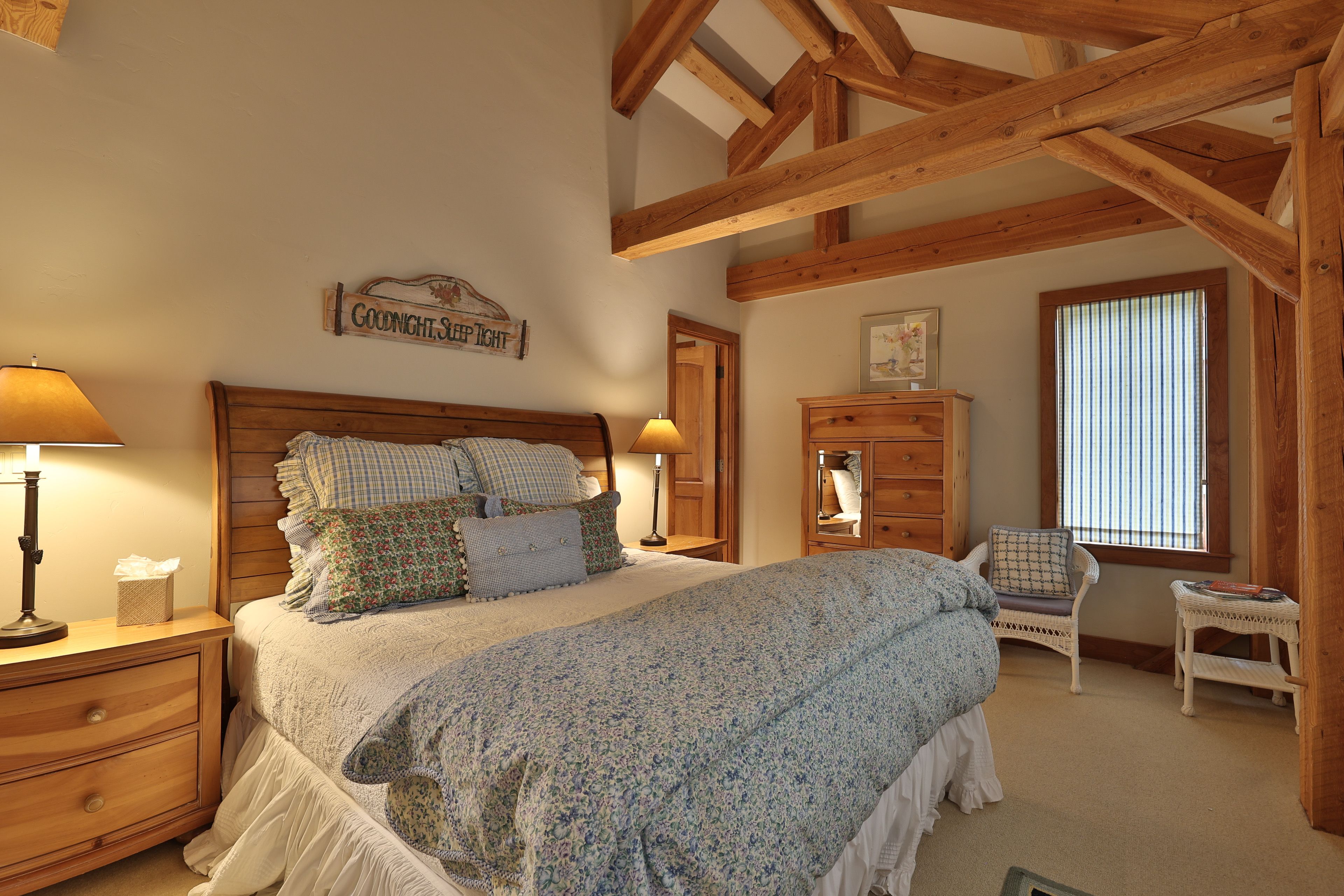 Bedroom 3 | Queen Bed