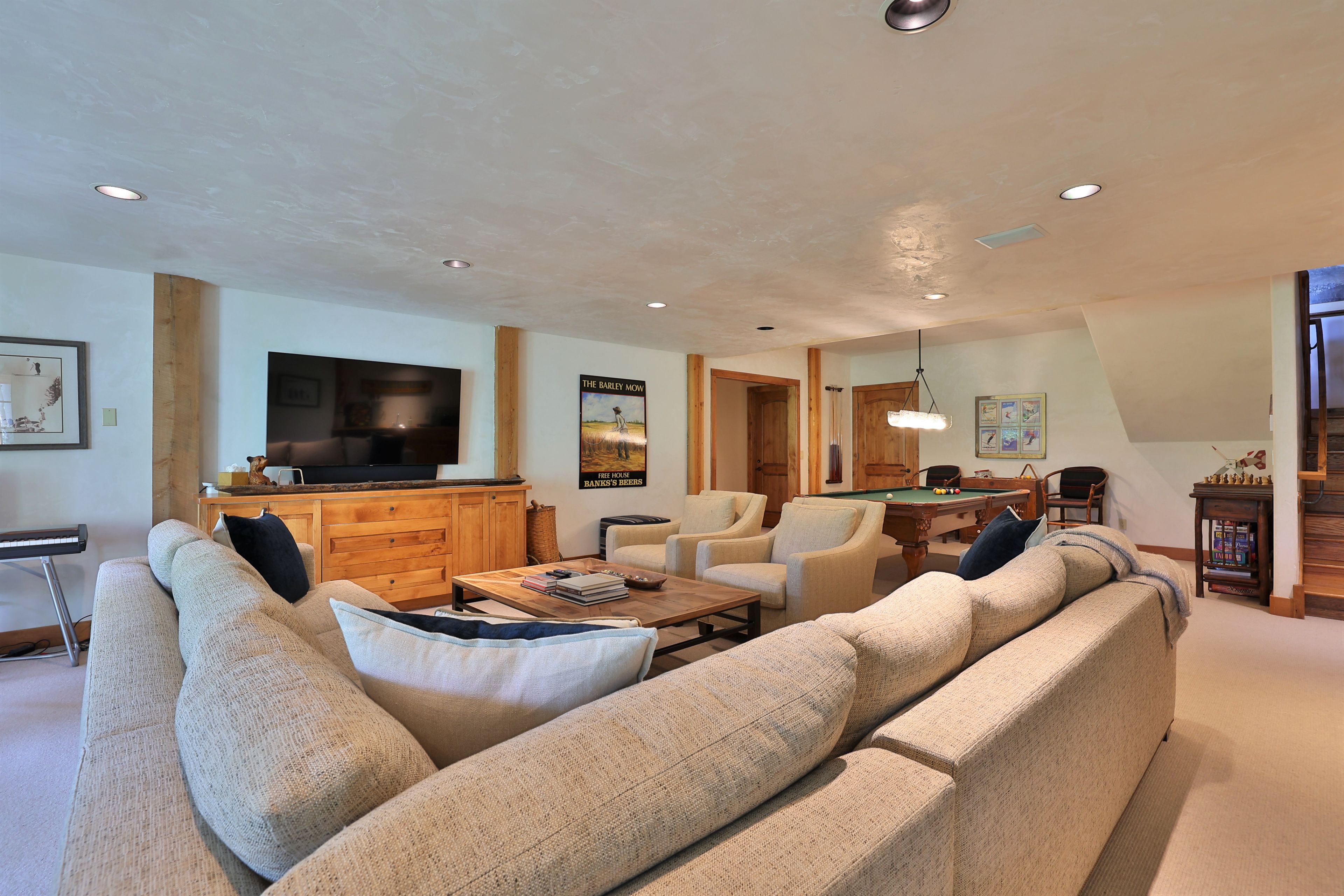 Basement Game Room | Pool Table | Smart TV | Wet Bar