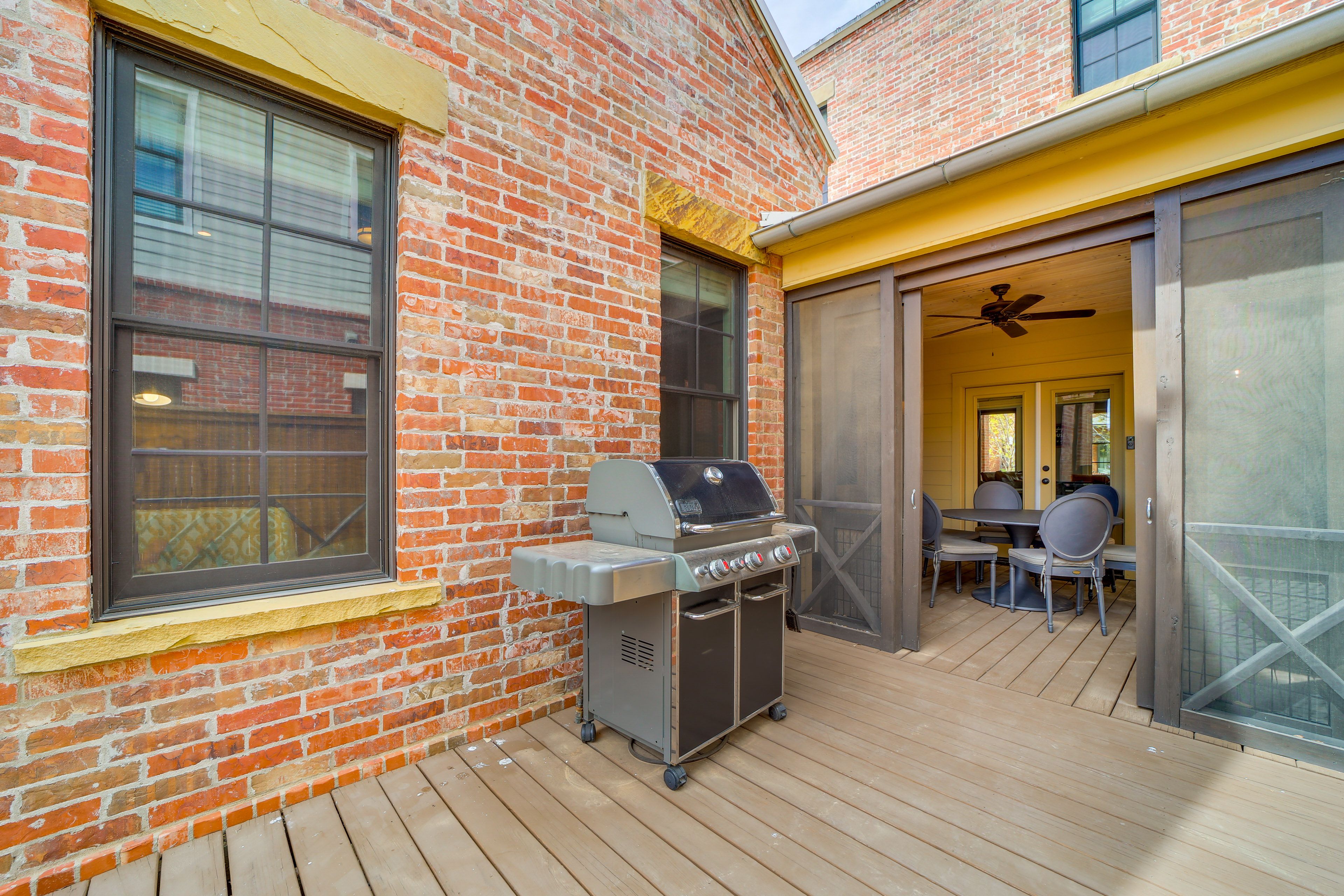 Deck | Gas Grill