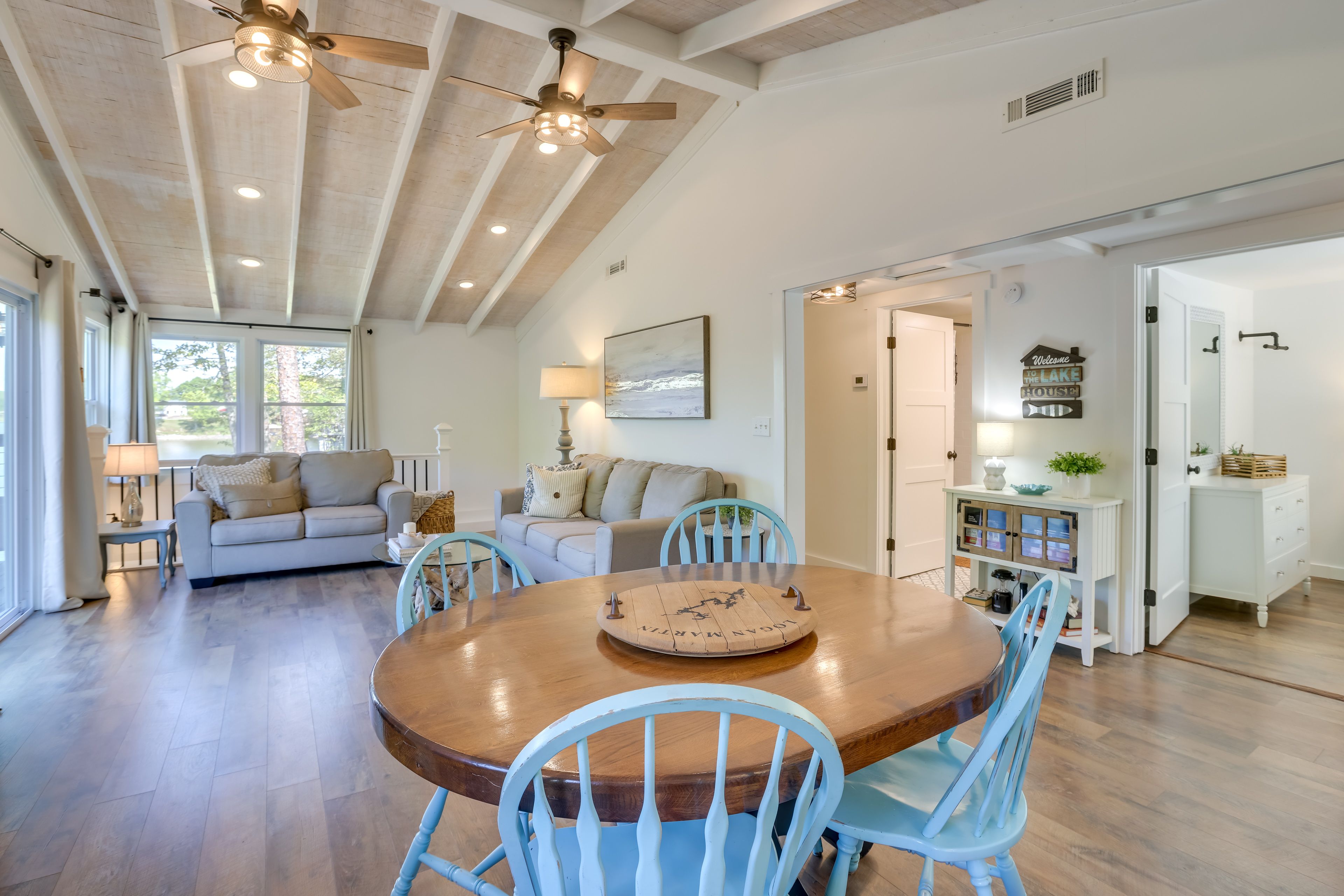 Dining Area | Dishes & Flatware Provided